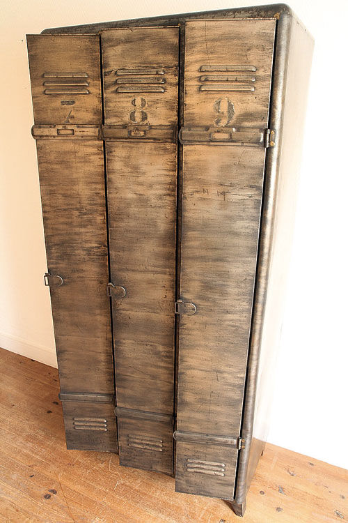 Industrial metal cloakroom 3 doors rounded corners