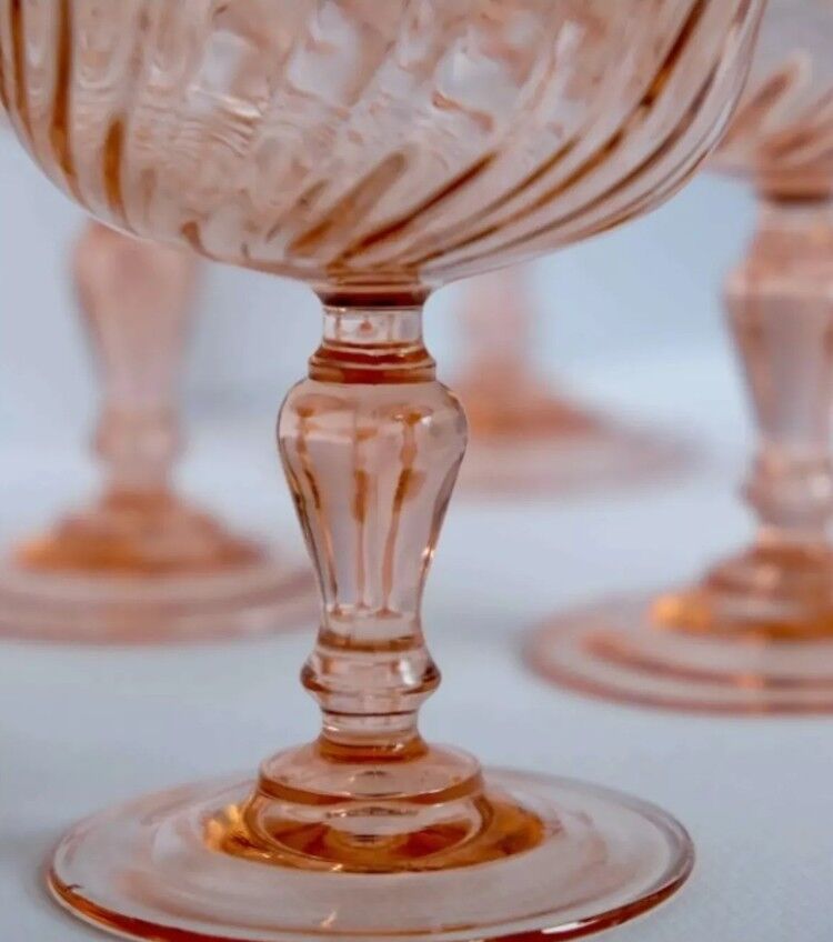 Ensemble de six verres, coupes à pieds rosaline d'arcoroc luminarc