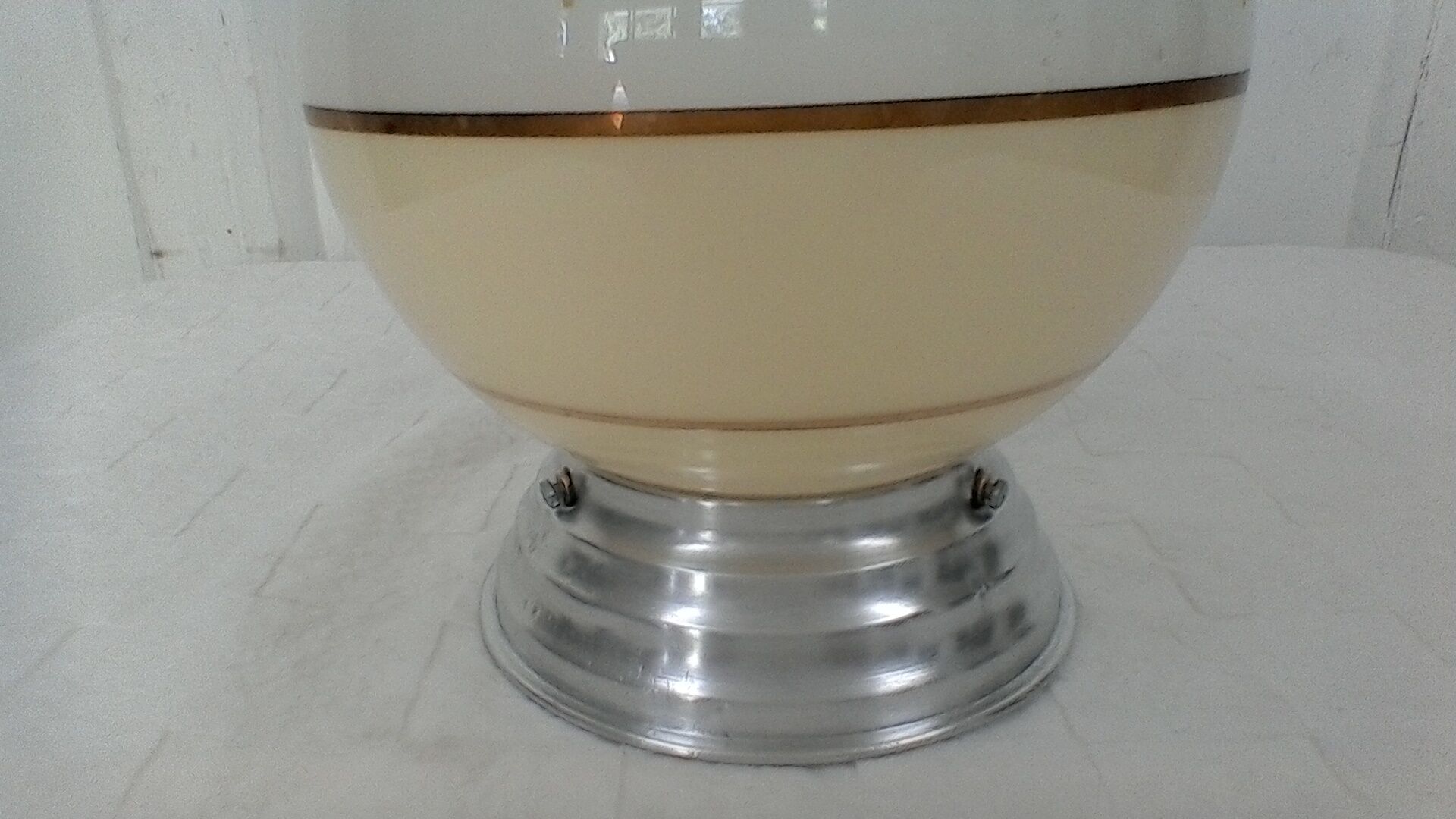 Ceiling lamp ball in opaline