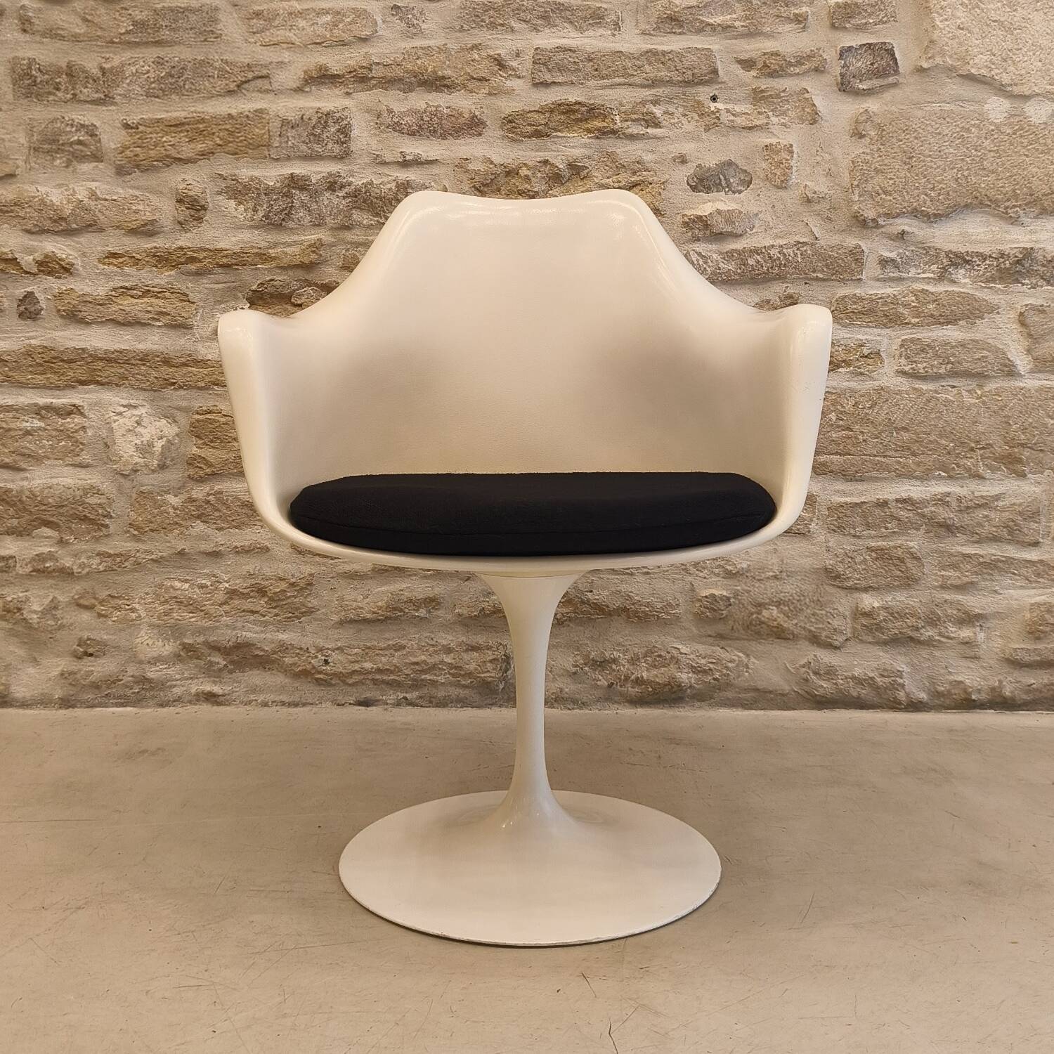 Tulip armchair, design Eero Saarinen, Knoll International, 1950