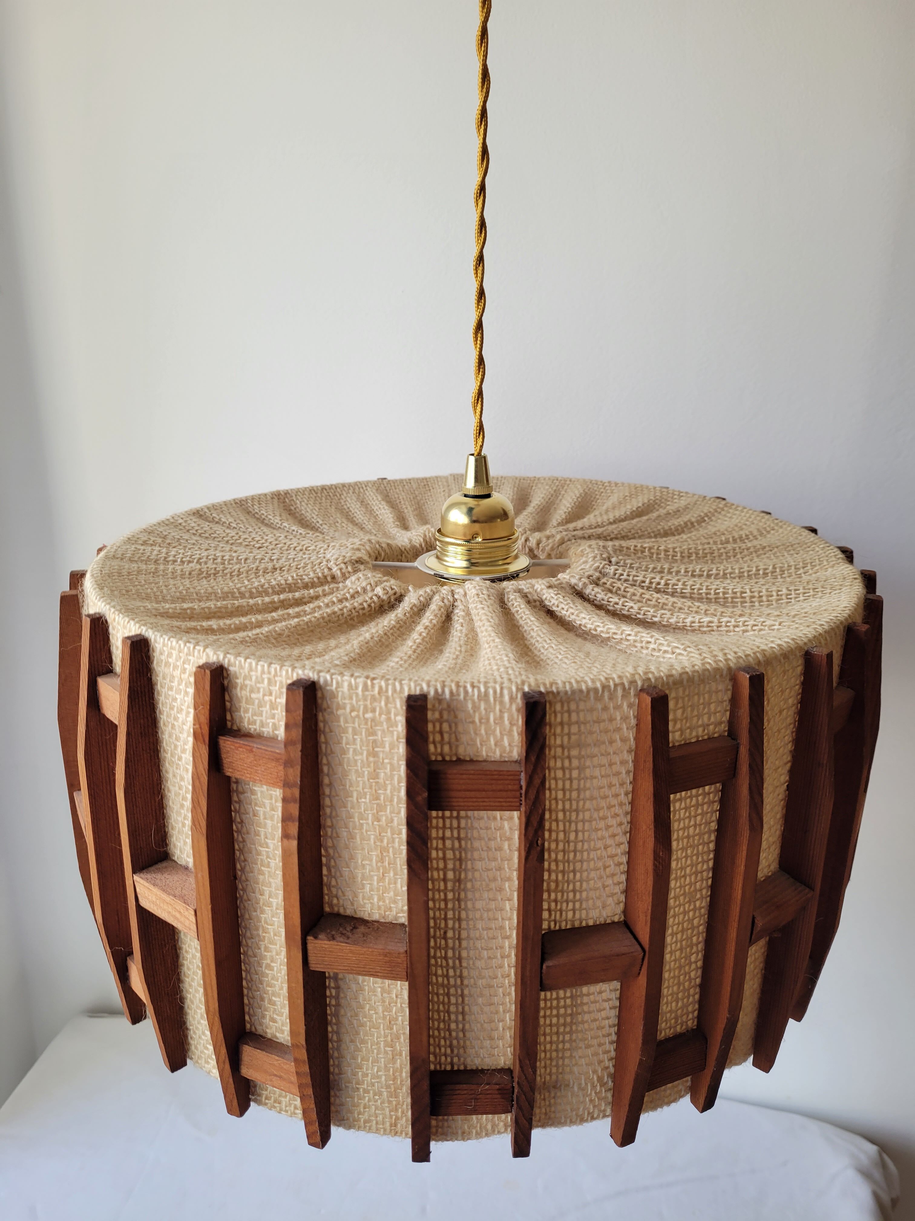 Scandinavian pendant lamp in wood and burlap