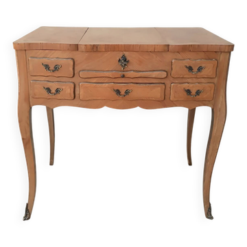 Travailleuse style Louis XV en placage de noyer