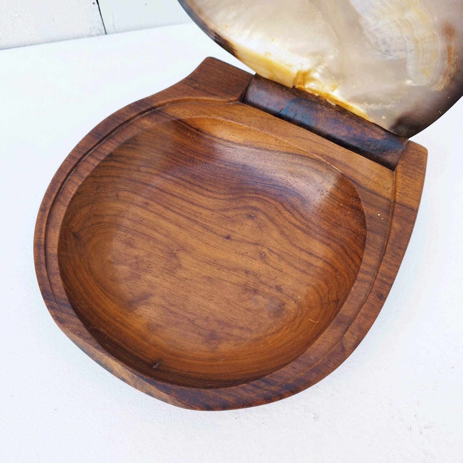 Olive wood and mother-of-pearl shell box A. Noll