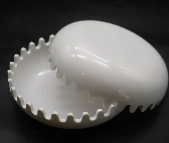 Mebel Clam ashtray from the 1970s by Alan Fletcher in white.