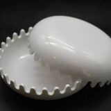 Mebel Clam ashtray from the 1970s by Alan Fletcher in white.