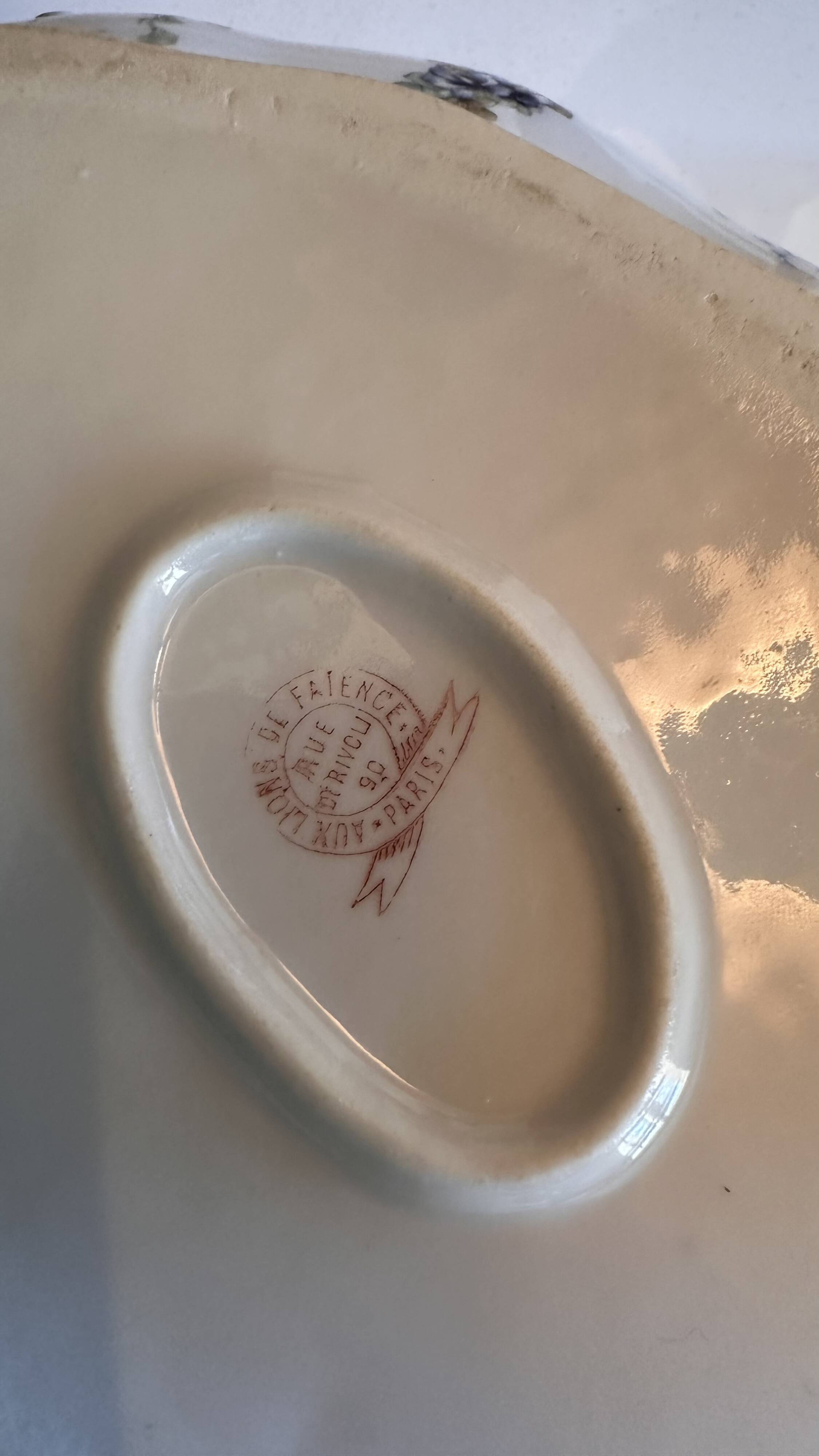 Soup tureen "Aux Lions de Faïence" Paris - Perfect Condition