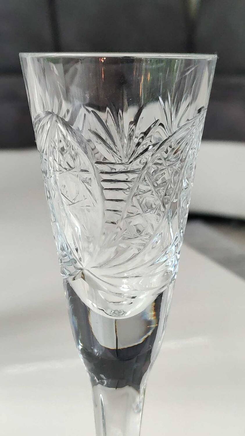 Lot 5 x Small Art Deco champagne flutes. Sophisticated star/cross/deciduous patterns. Boho chic. High 15.5 cm