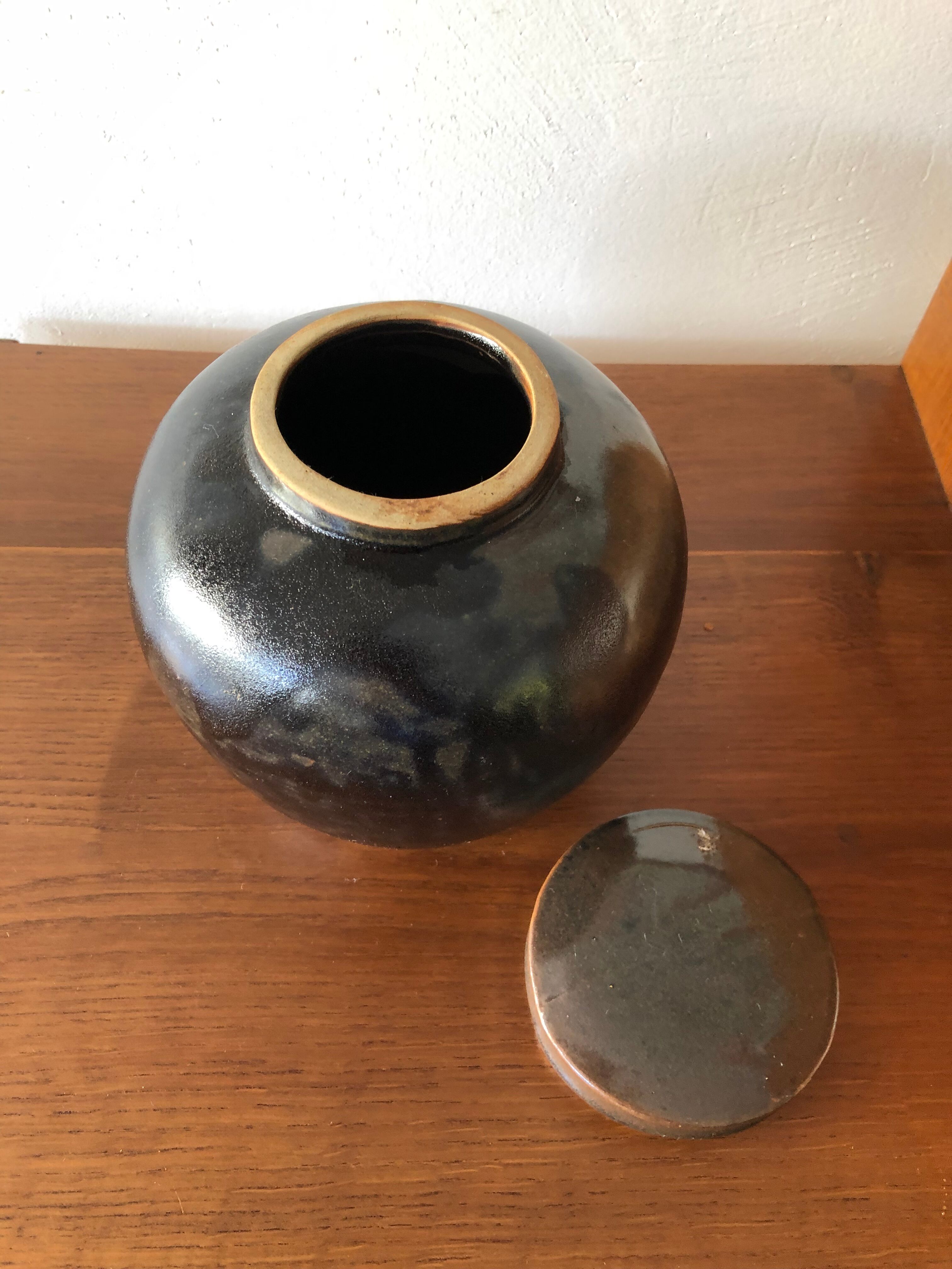Ceramic pot