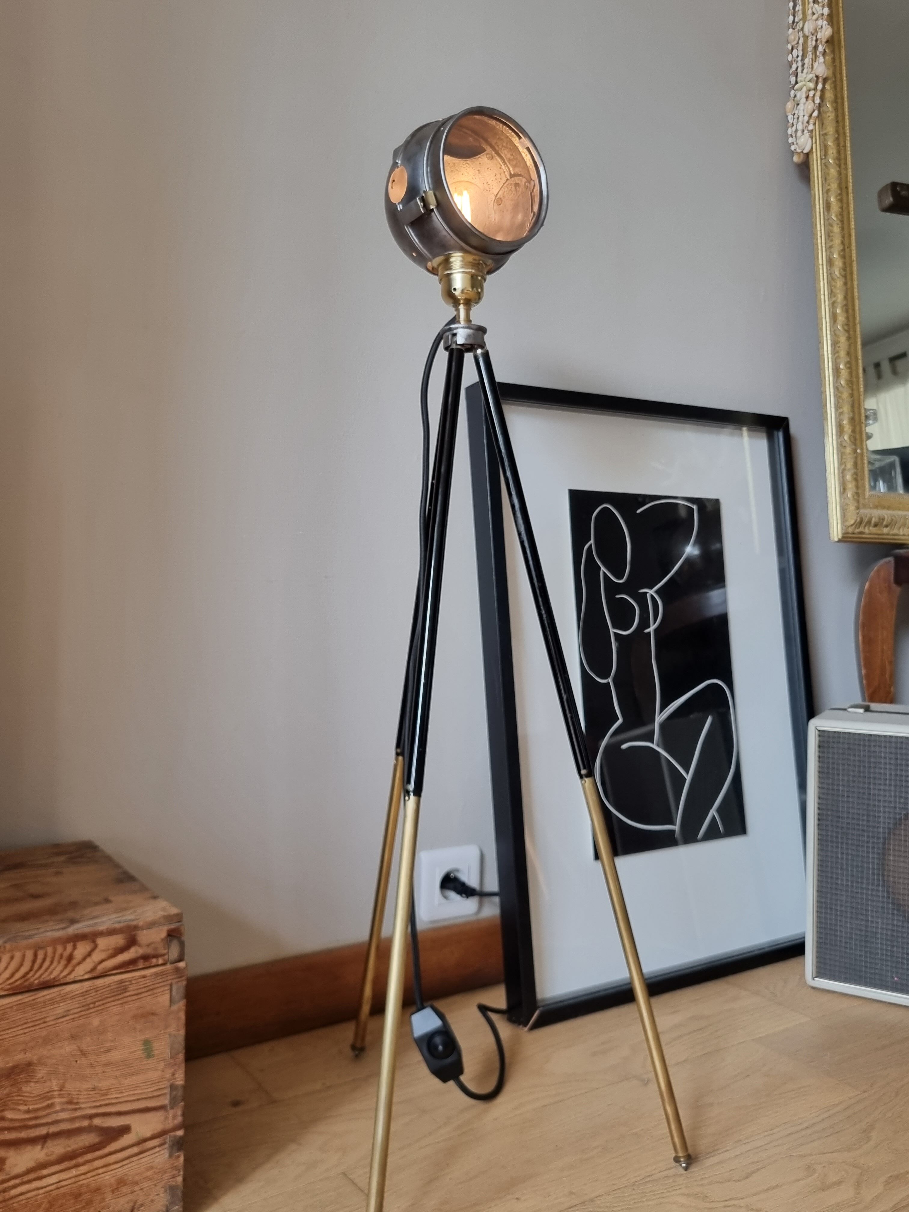 Former tripod projector, Besnard Paris, ca. 1910