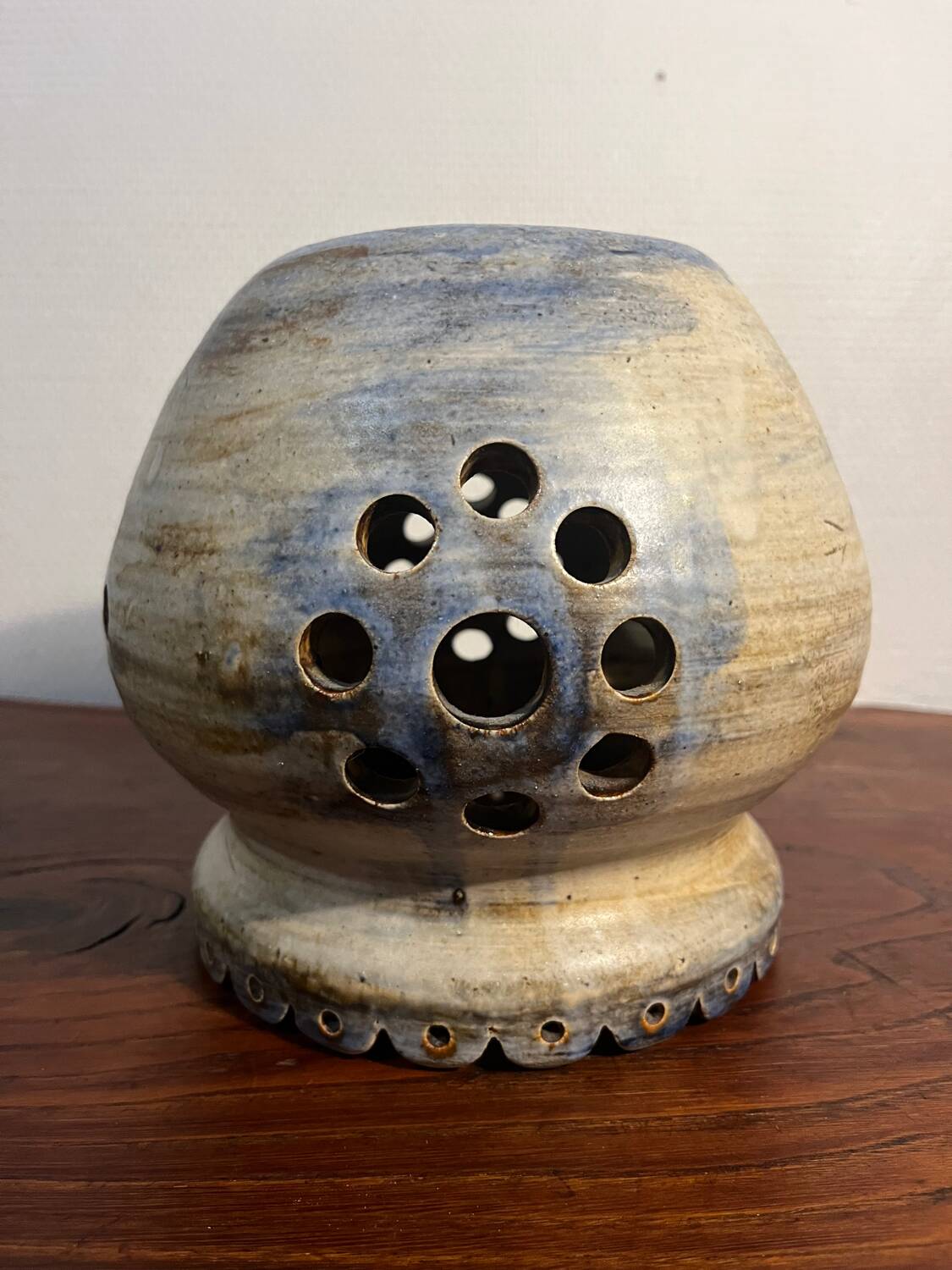 Ceramic suspension with openings