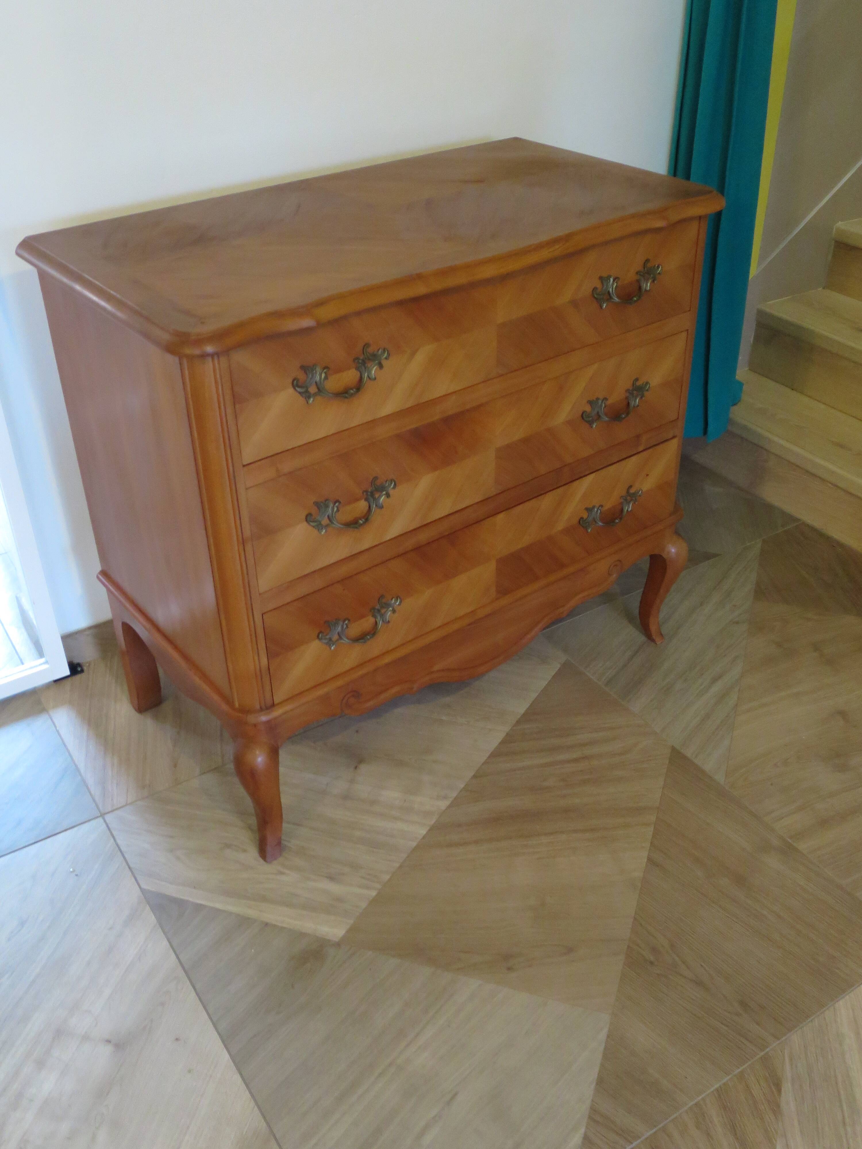 Louis XV style 3-drawer chest of drawers in solid wood