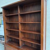 Large presentation unit in exotic wood