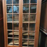 Small showcase decorated with a Louis XVI knot