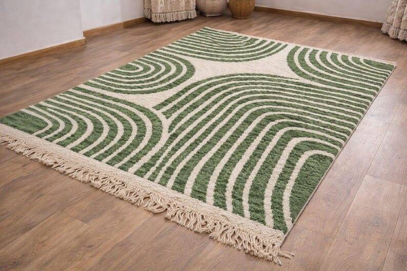 Traditional green and white natural wool rug size 150/250 cm