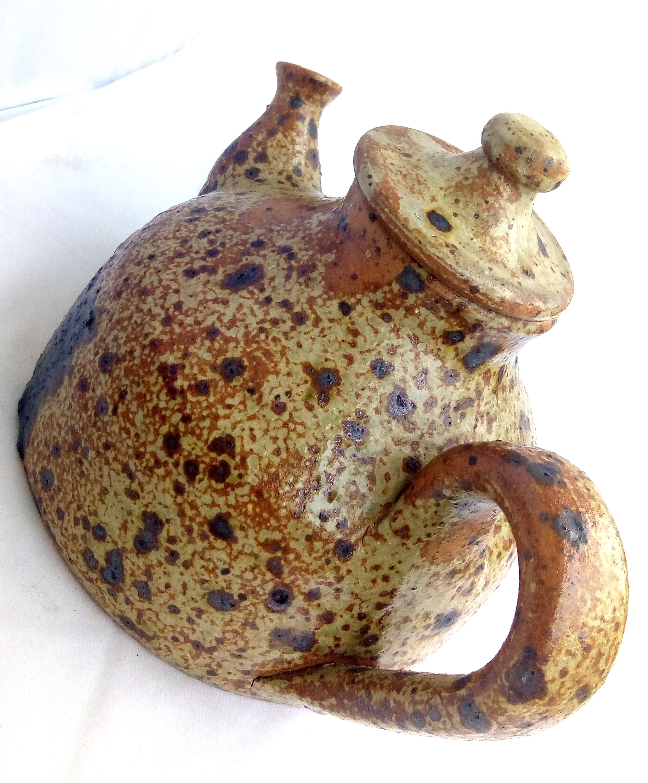 Rustic teapot in pyrity sandstone