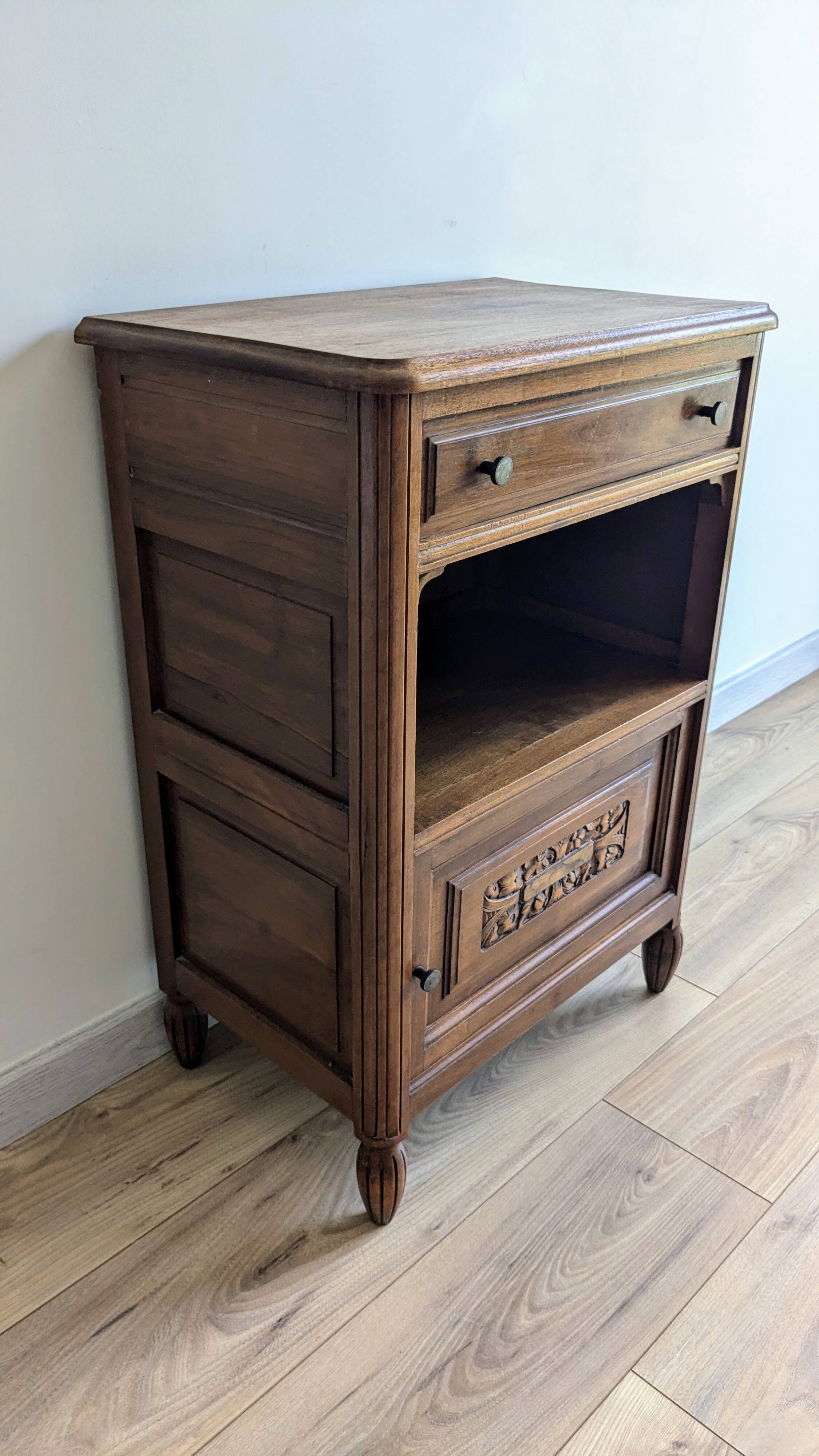 Petit meuble art déco en bois massif
