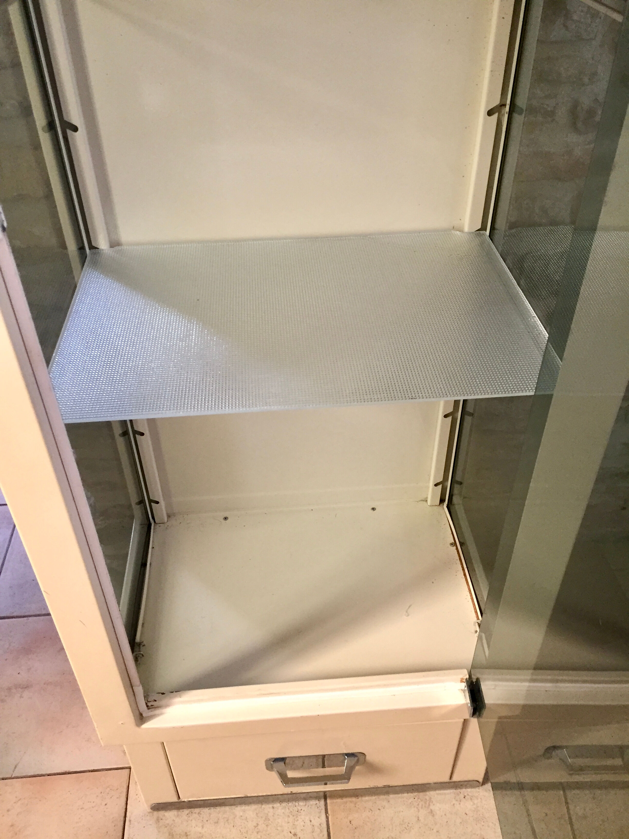 Armoire metallique vintage