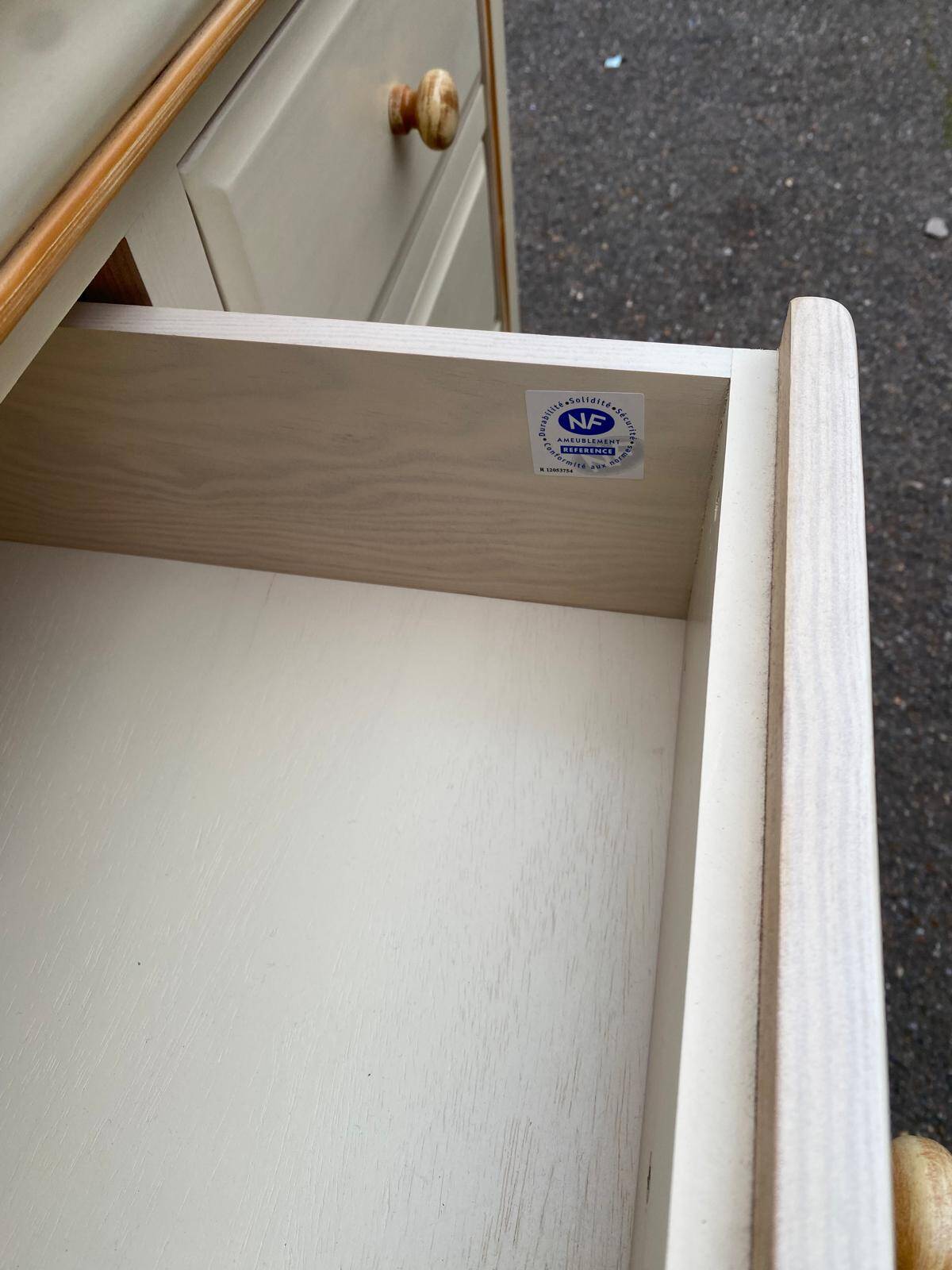 Commode bohème chic Louis Philippe beige