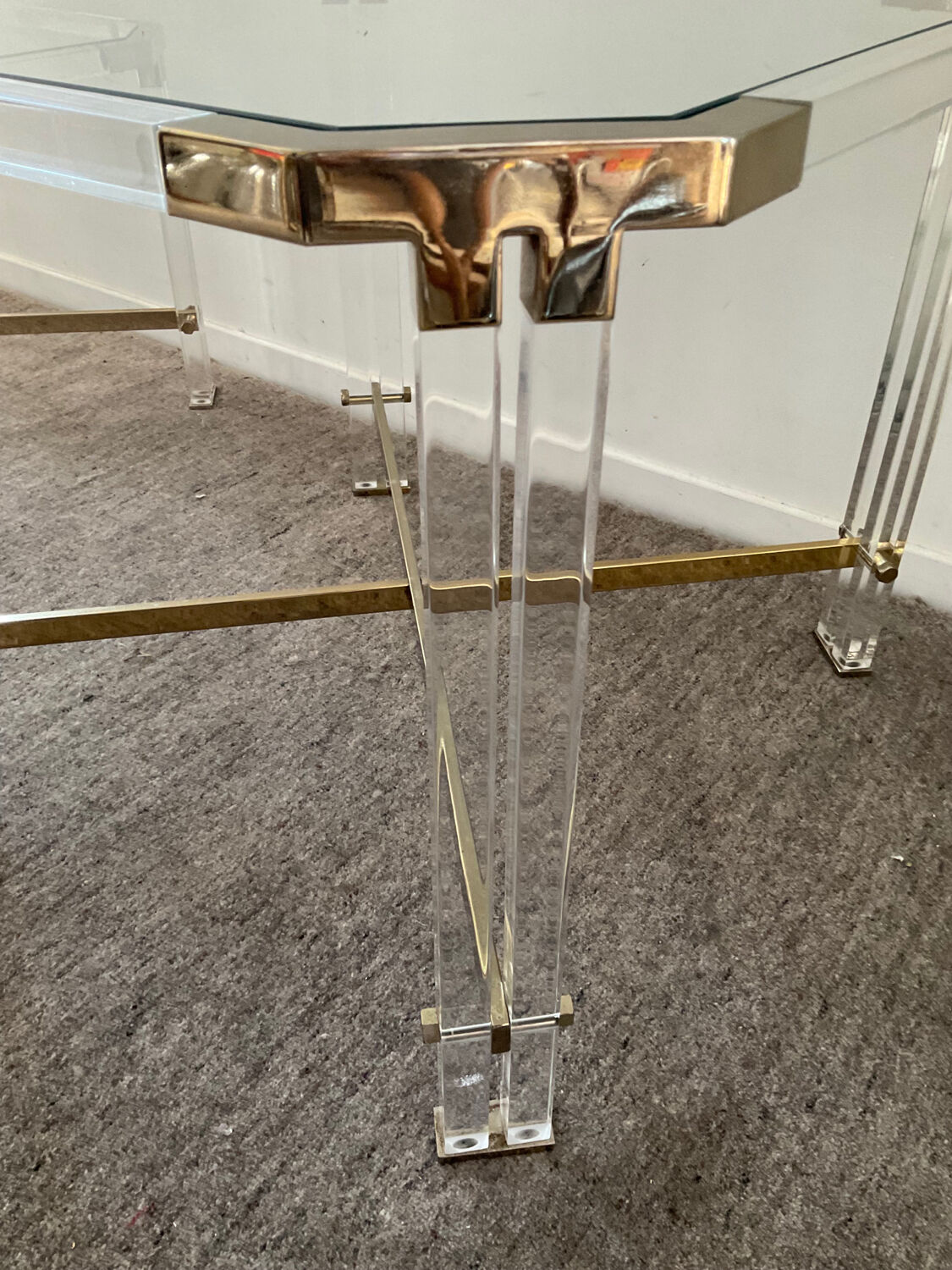 Vintage coffee table in lucite and brass 60s-70s