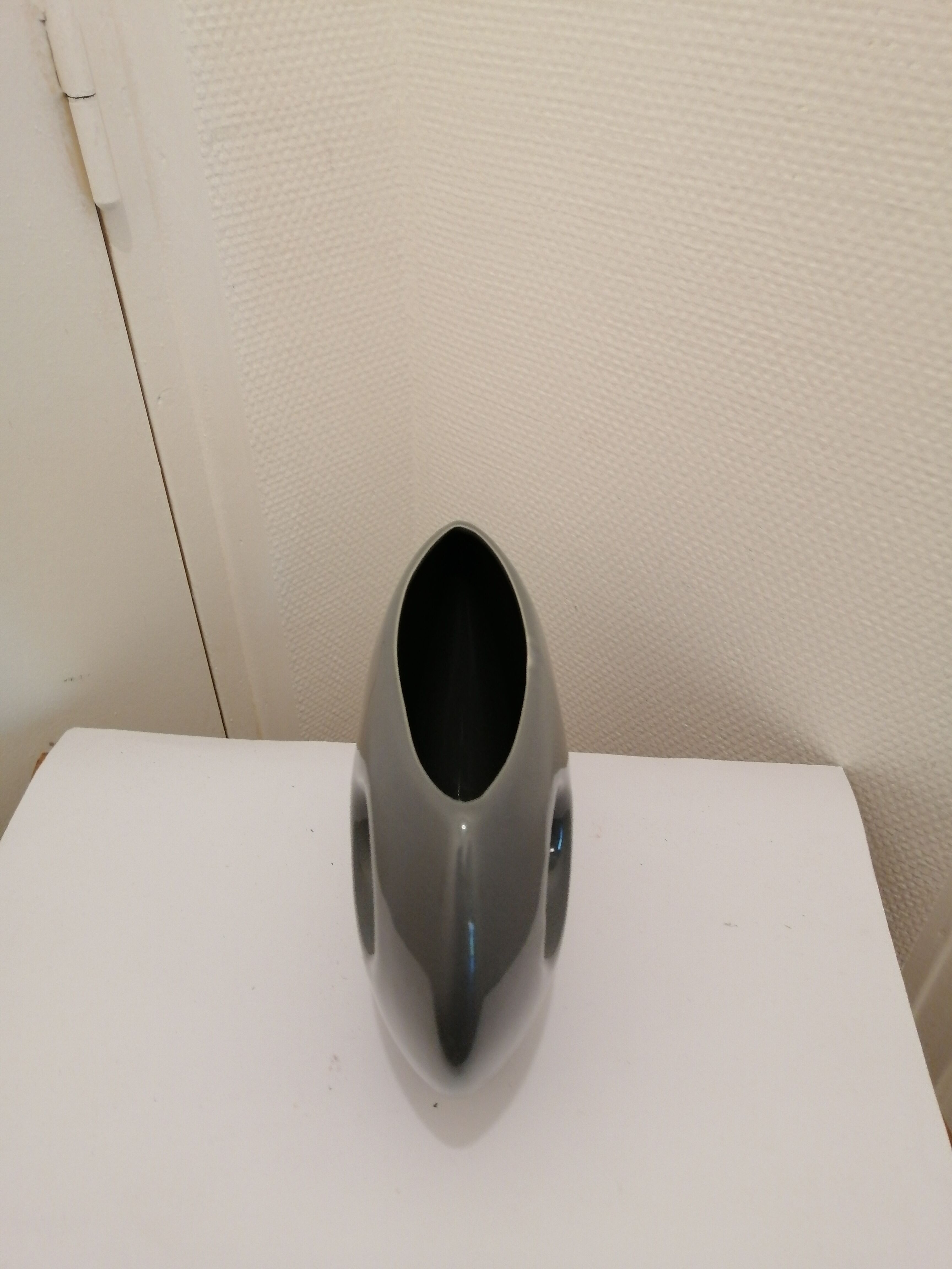 Modern floral vase in ceramic