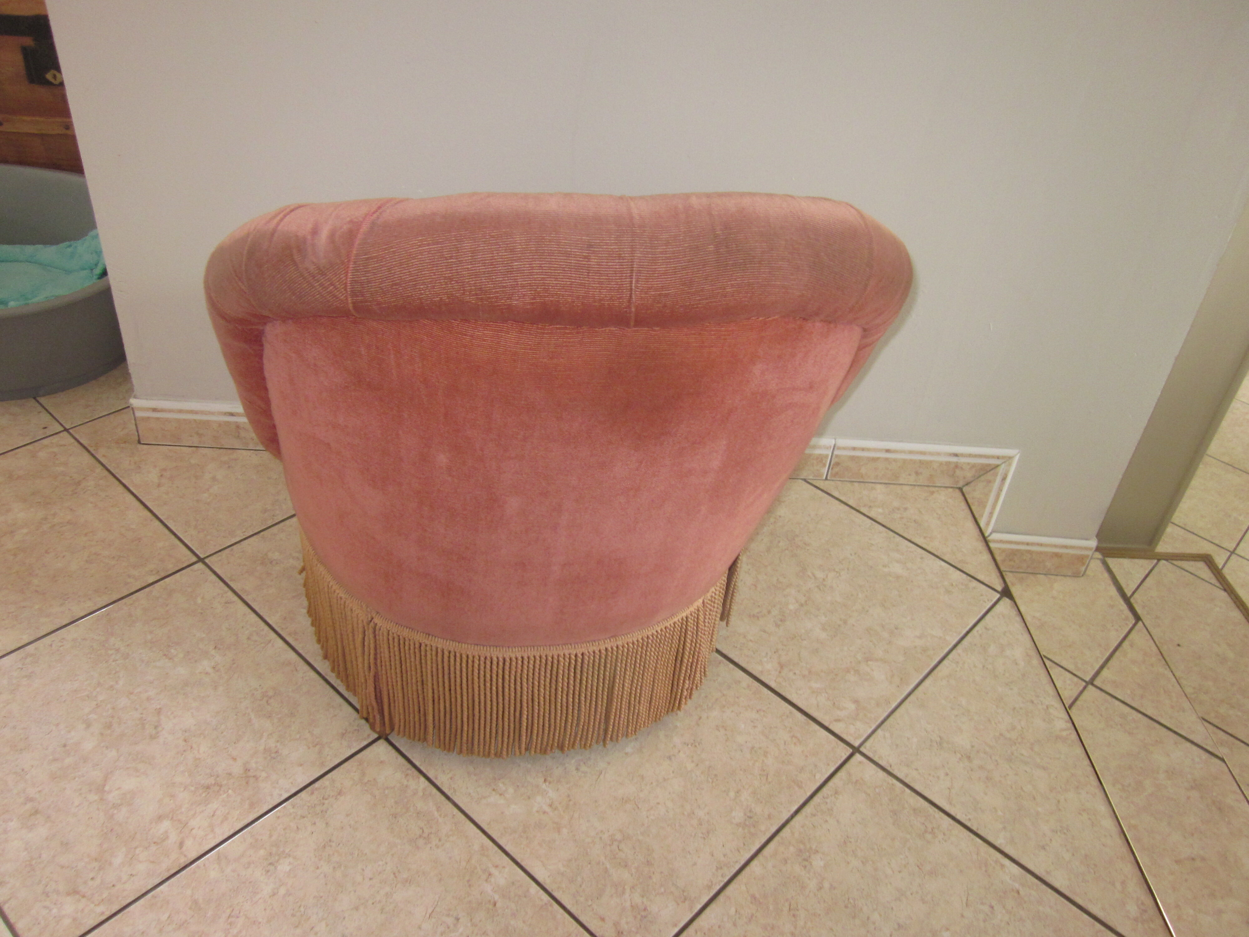 Pink padded toad chair