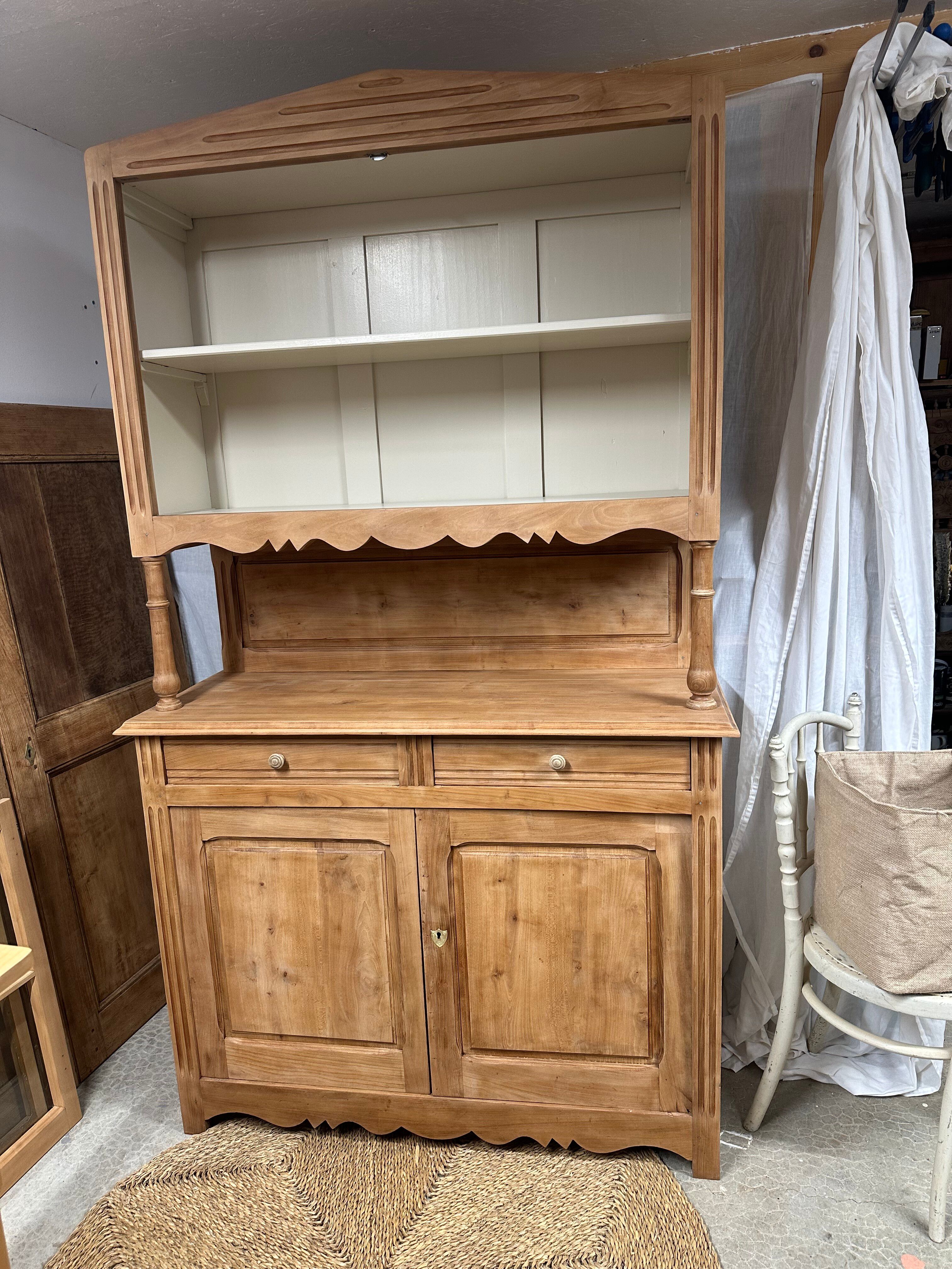 Ancien buffet, vaisselier double corps