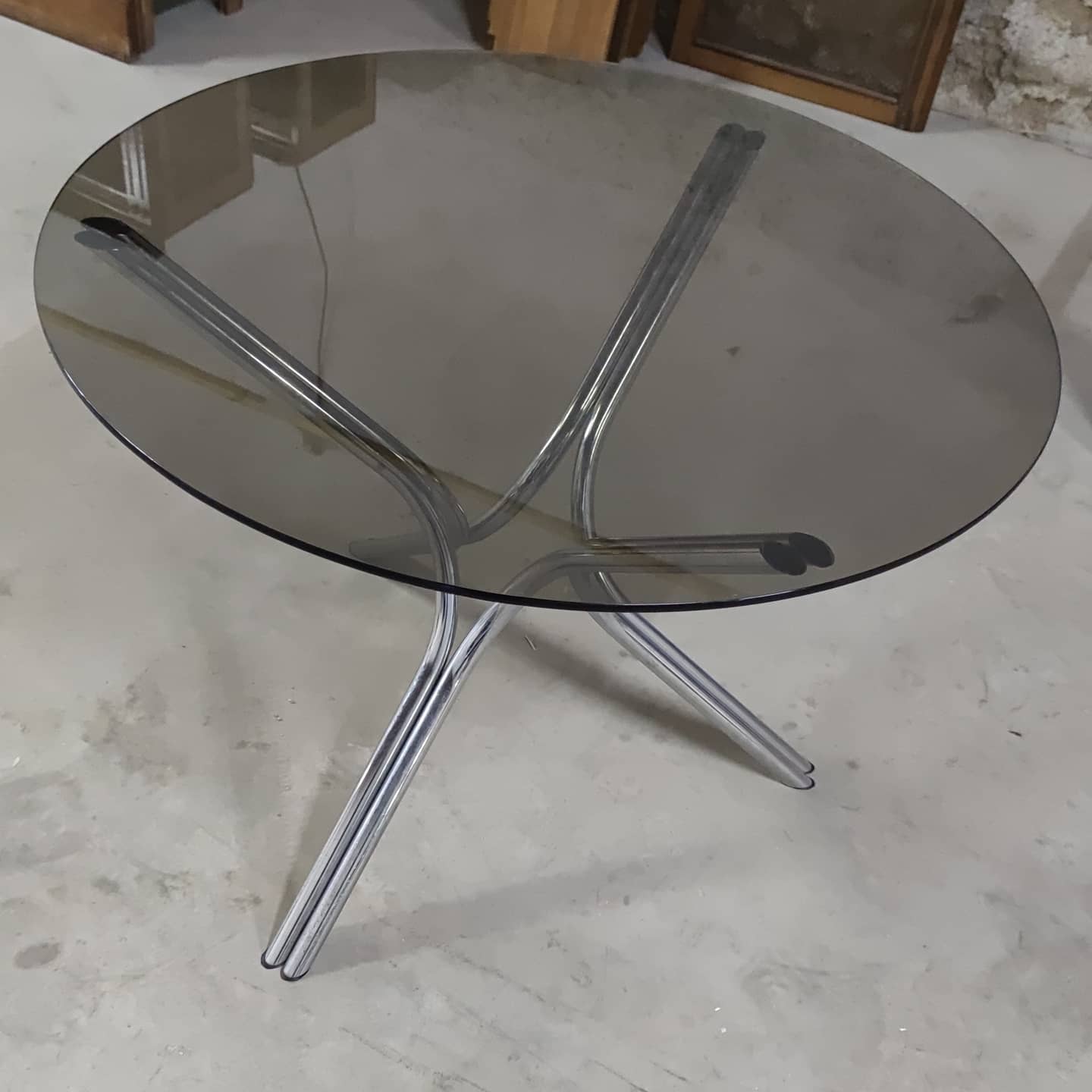 Tripod table in chrome steel and tray in smoked glass circa 1970