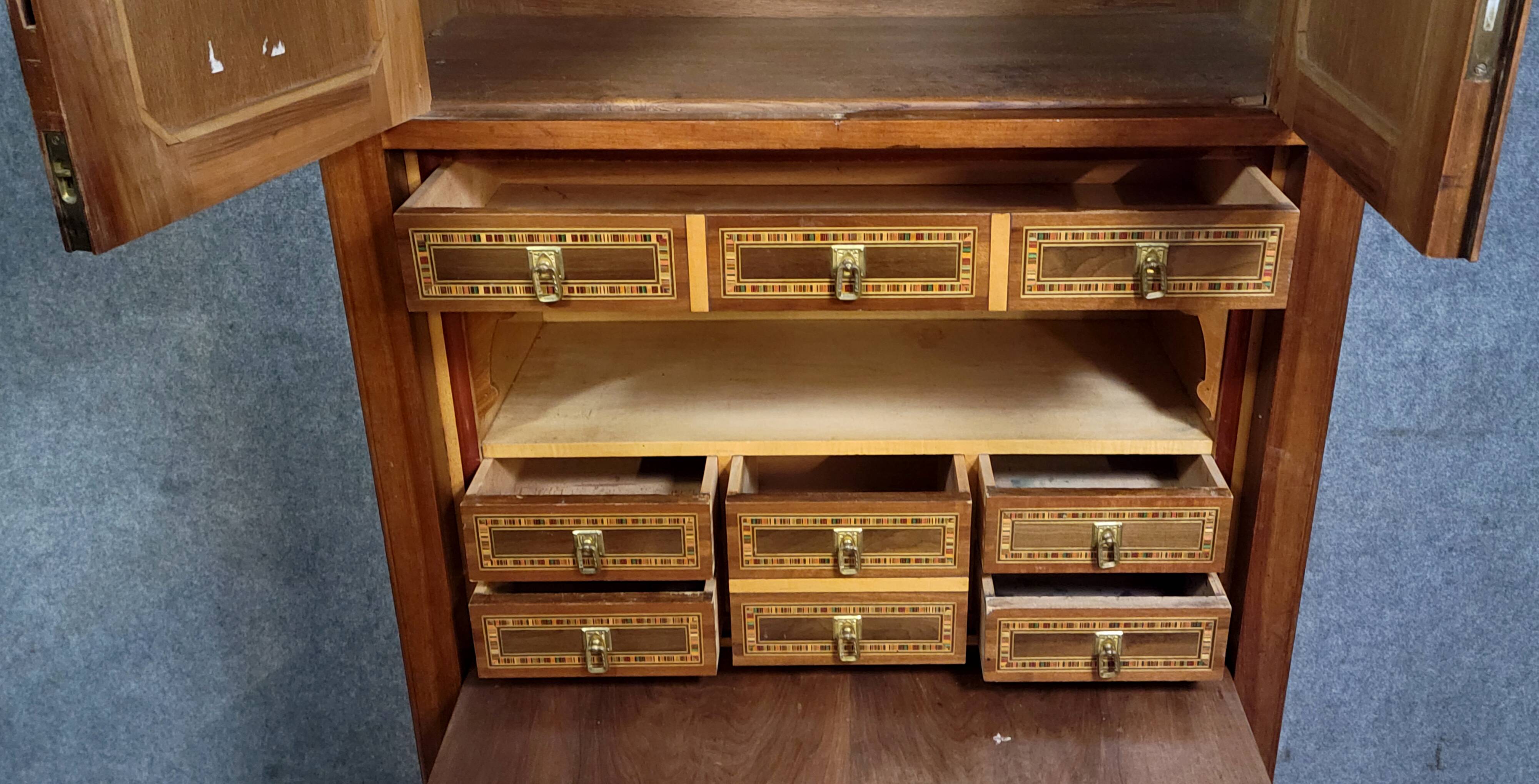 Rare Biedermeier guillotine secretary, made of walnut and marquetry.