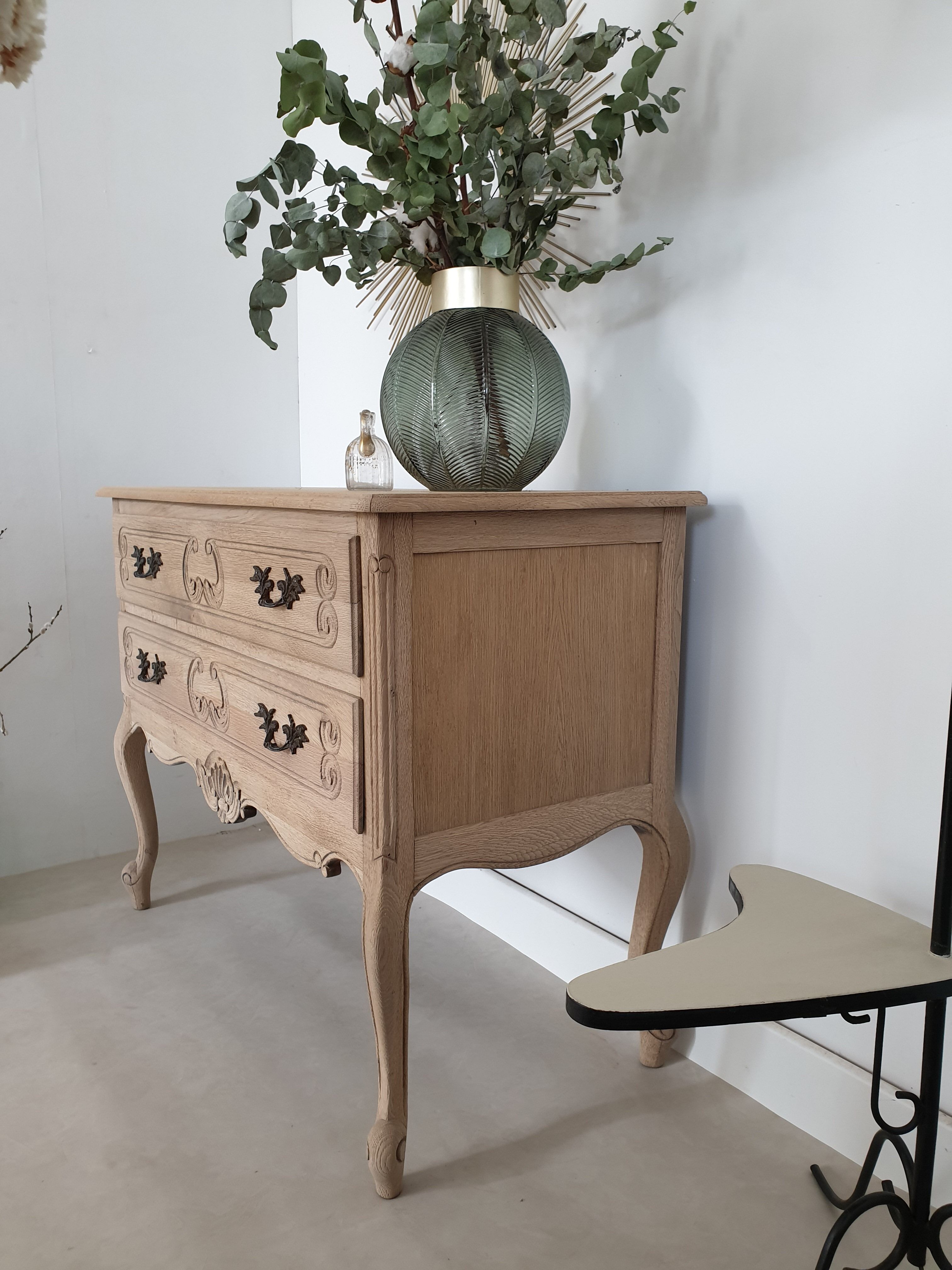 Raw oak style commodus