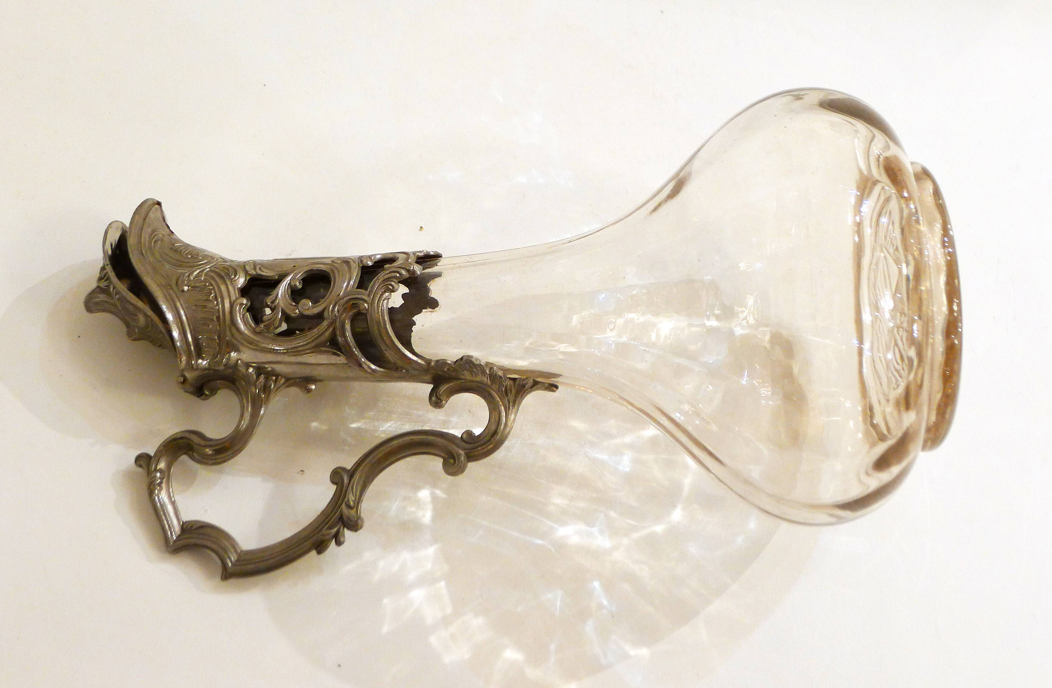 The Louvre's department carafe