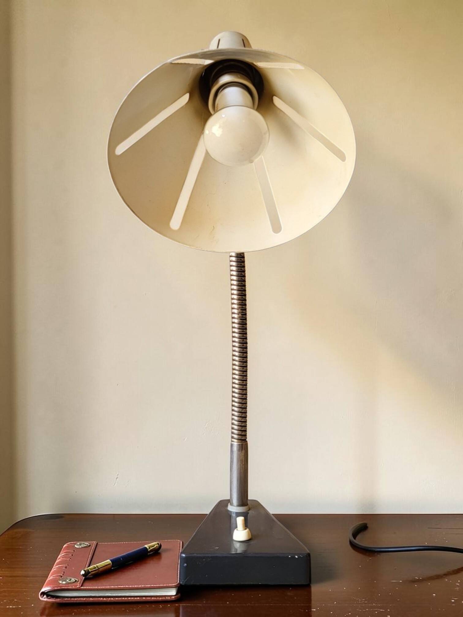 Zonneserie desk lamp - Hala Zeist