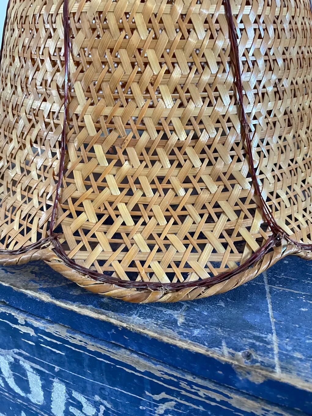 Vintage suspension in electrified braided wicker to nine