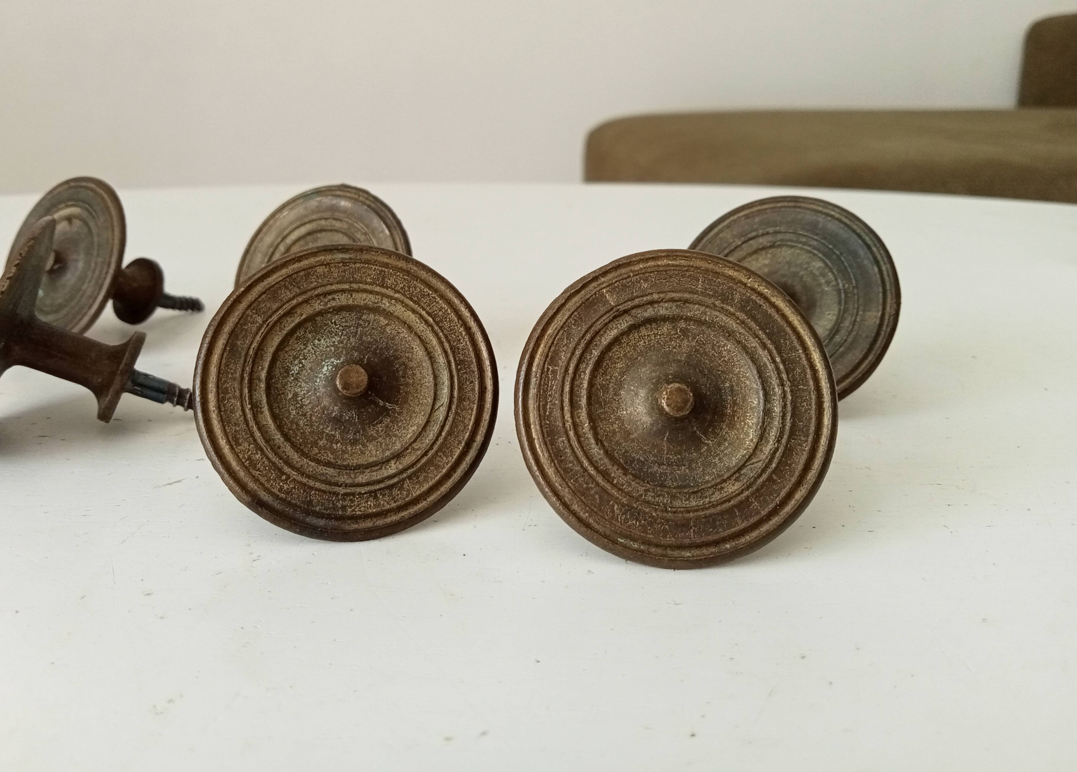 Paire de boutons de meuble ancien en bronze Empire XIXeme