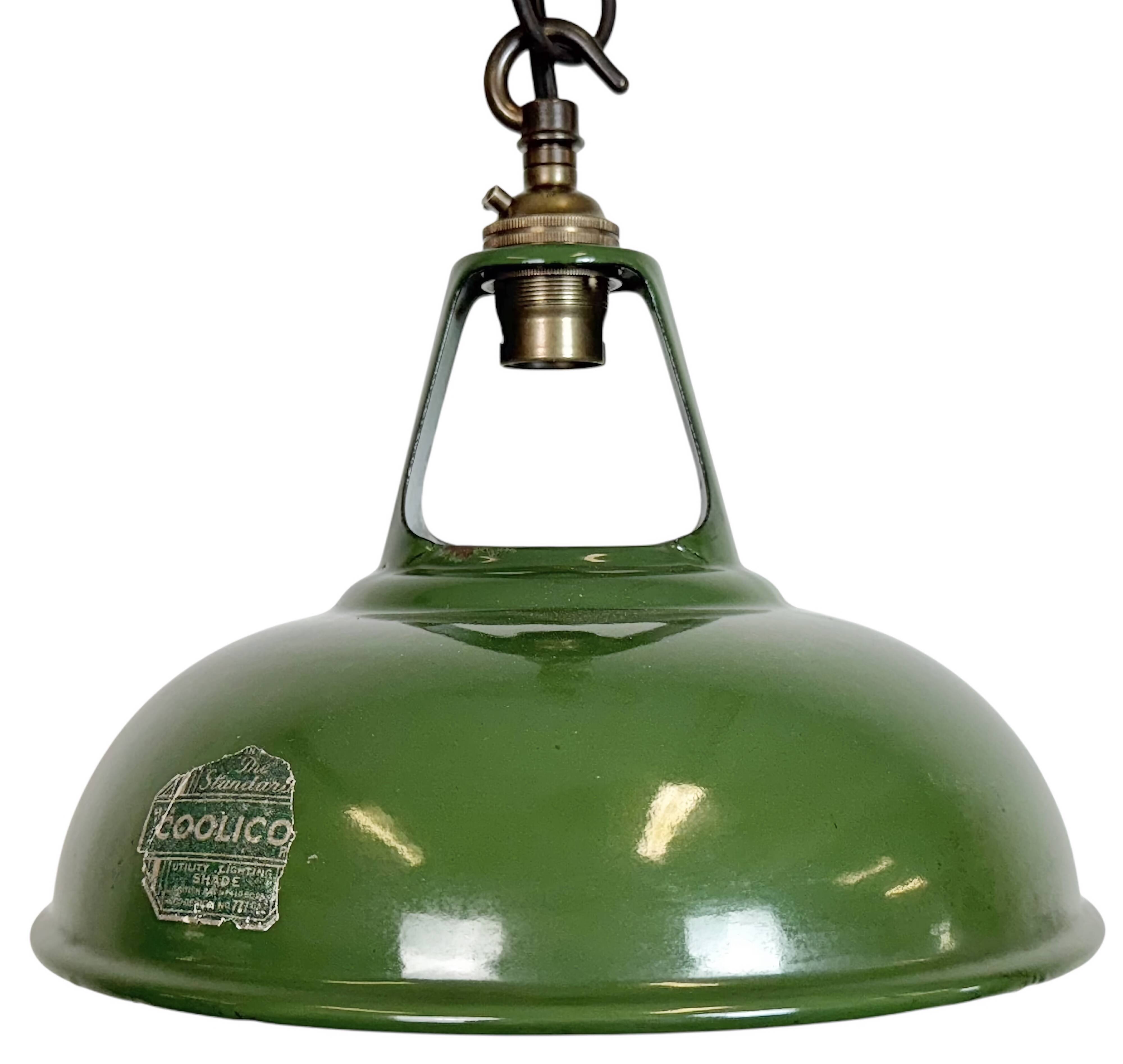 Suspension industrielle en émail vert de Coolicon, années 1950