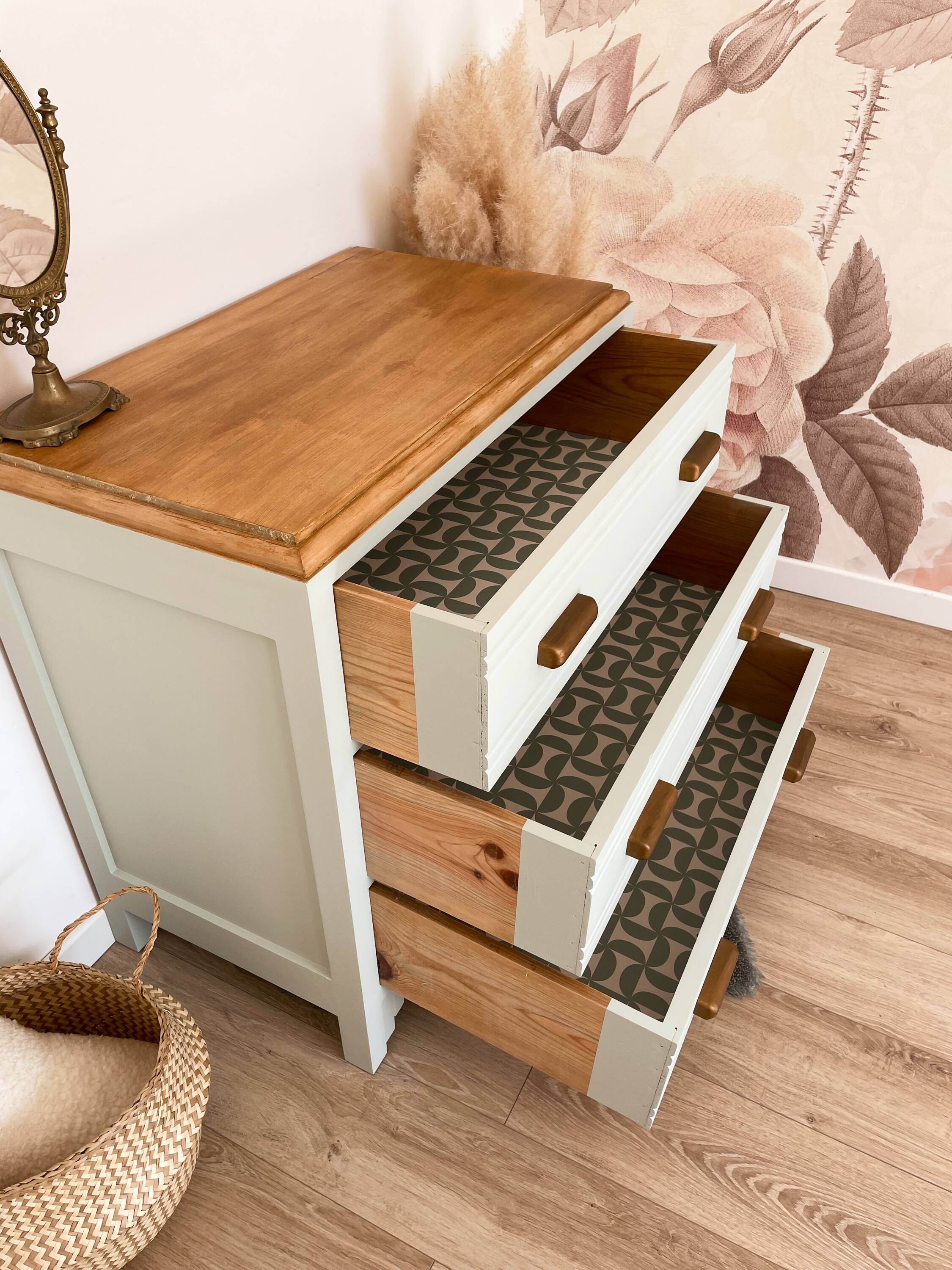 Art Deco chest of drawers