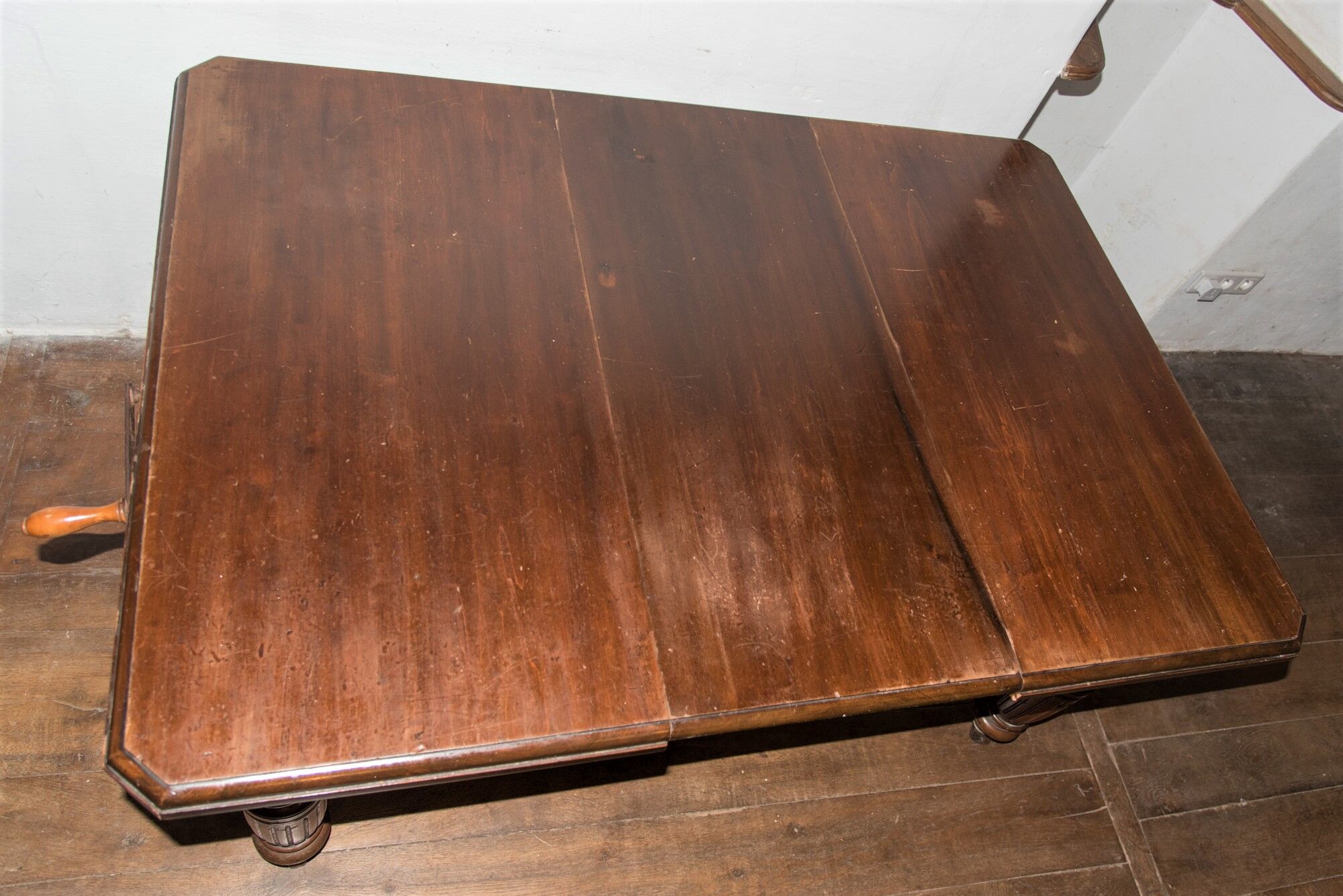 19th century Victorian dining table