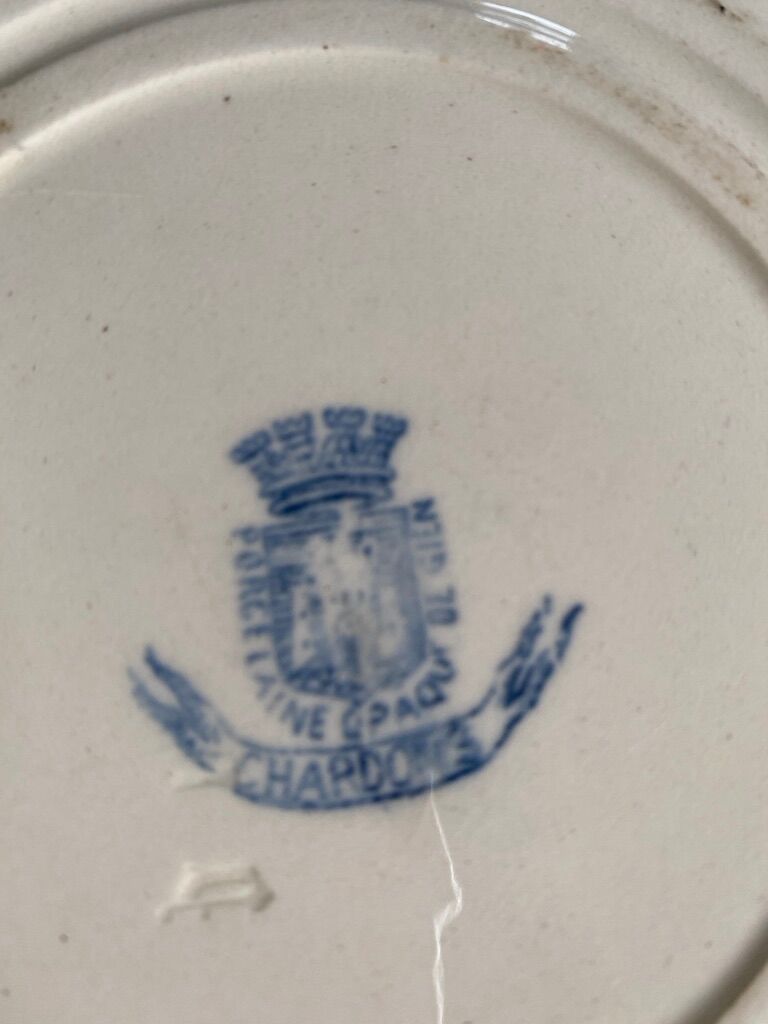 Flat plate in opaque gien porcelain, thistle pattern.