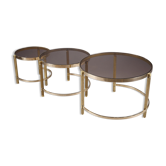 Set de trois tables basses gigognes en bronze et verre fumé, années 70