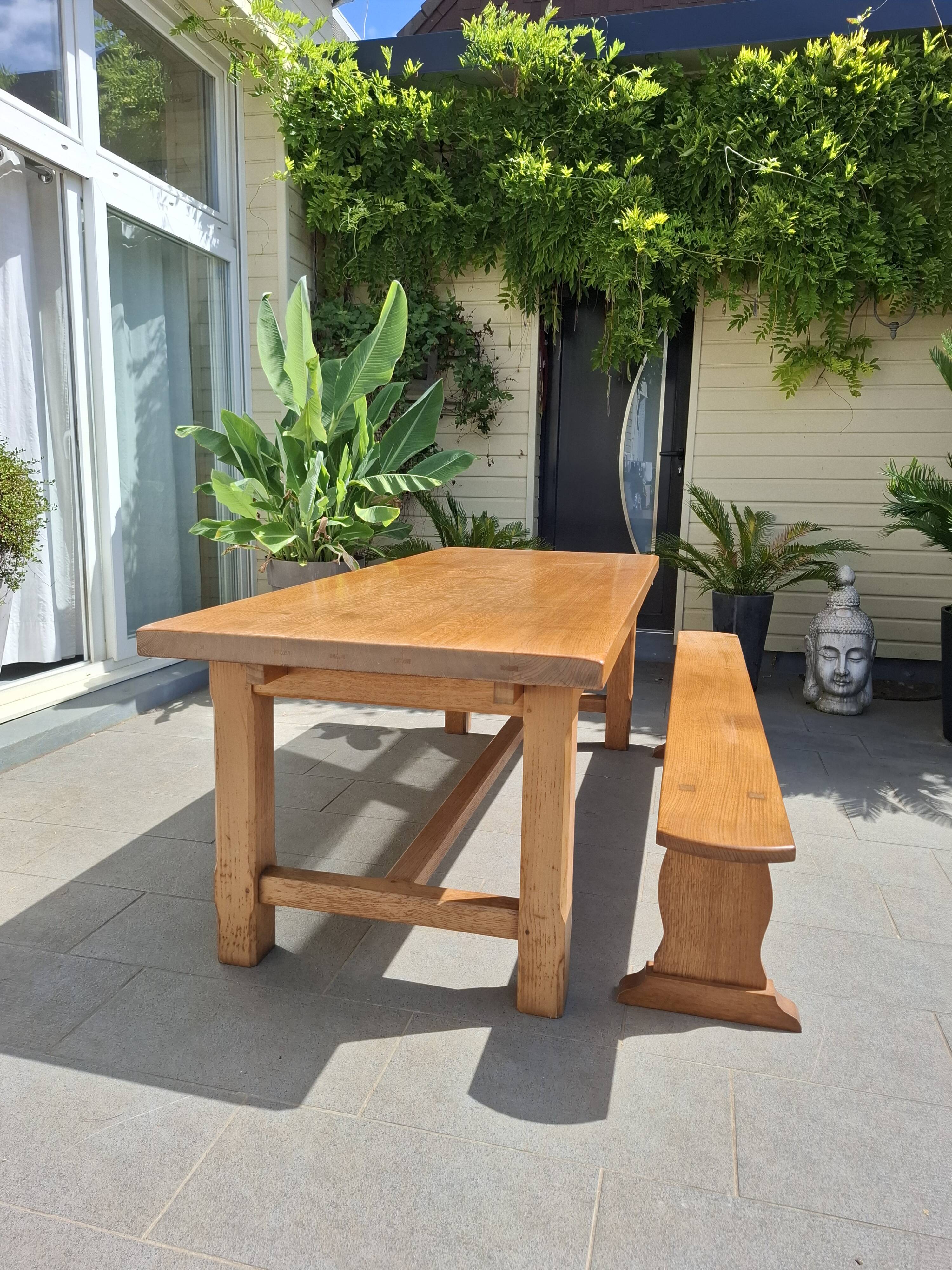 Grande table de ferme avec son banc
