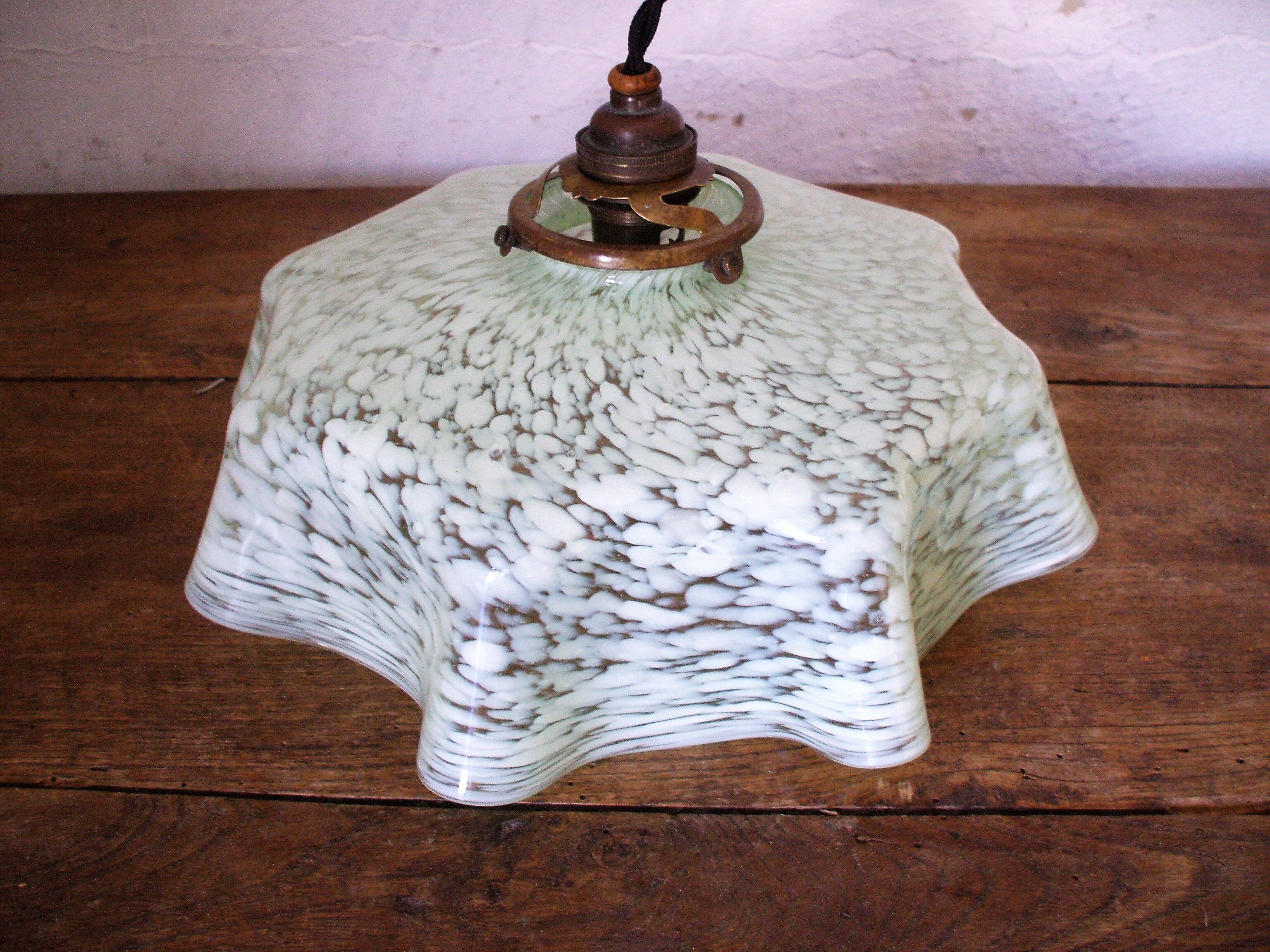 Suspension opaline green clichy