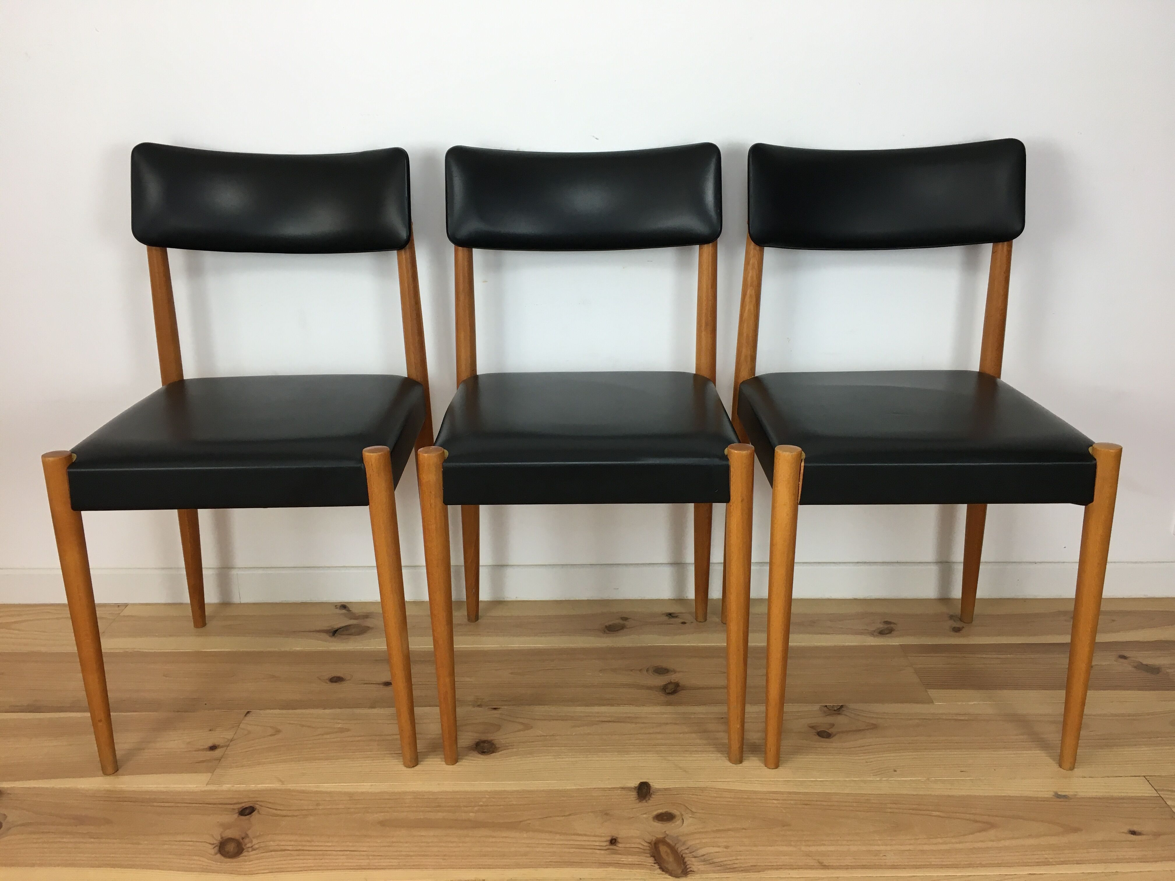 Set de 3 chaises Baumann années 60 hêtre et simili cuir