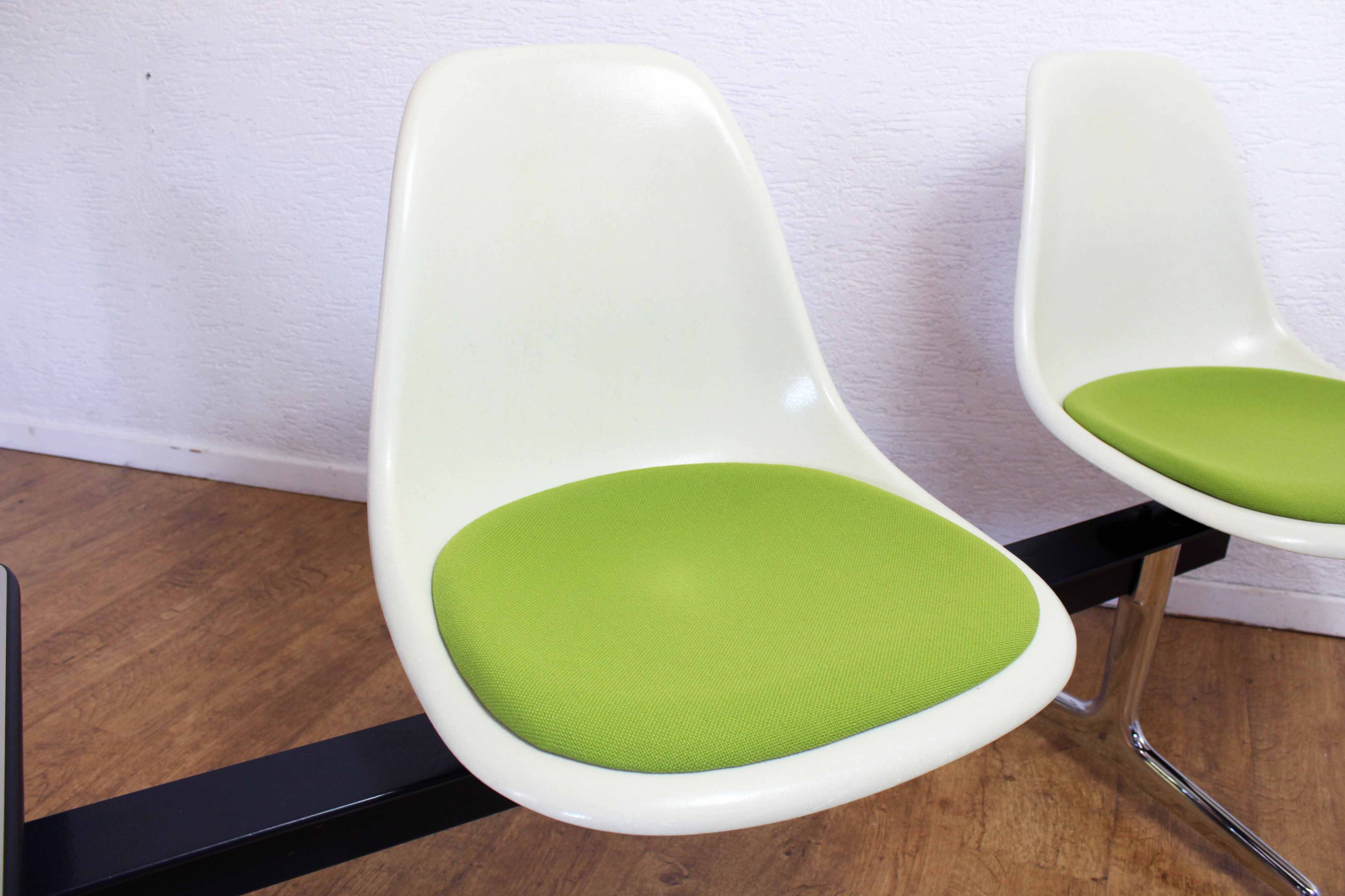 Eames 3-seater bench Vitra Edition 1970 Fibreglass