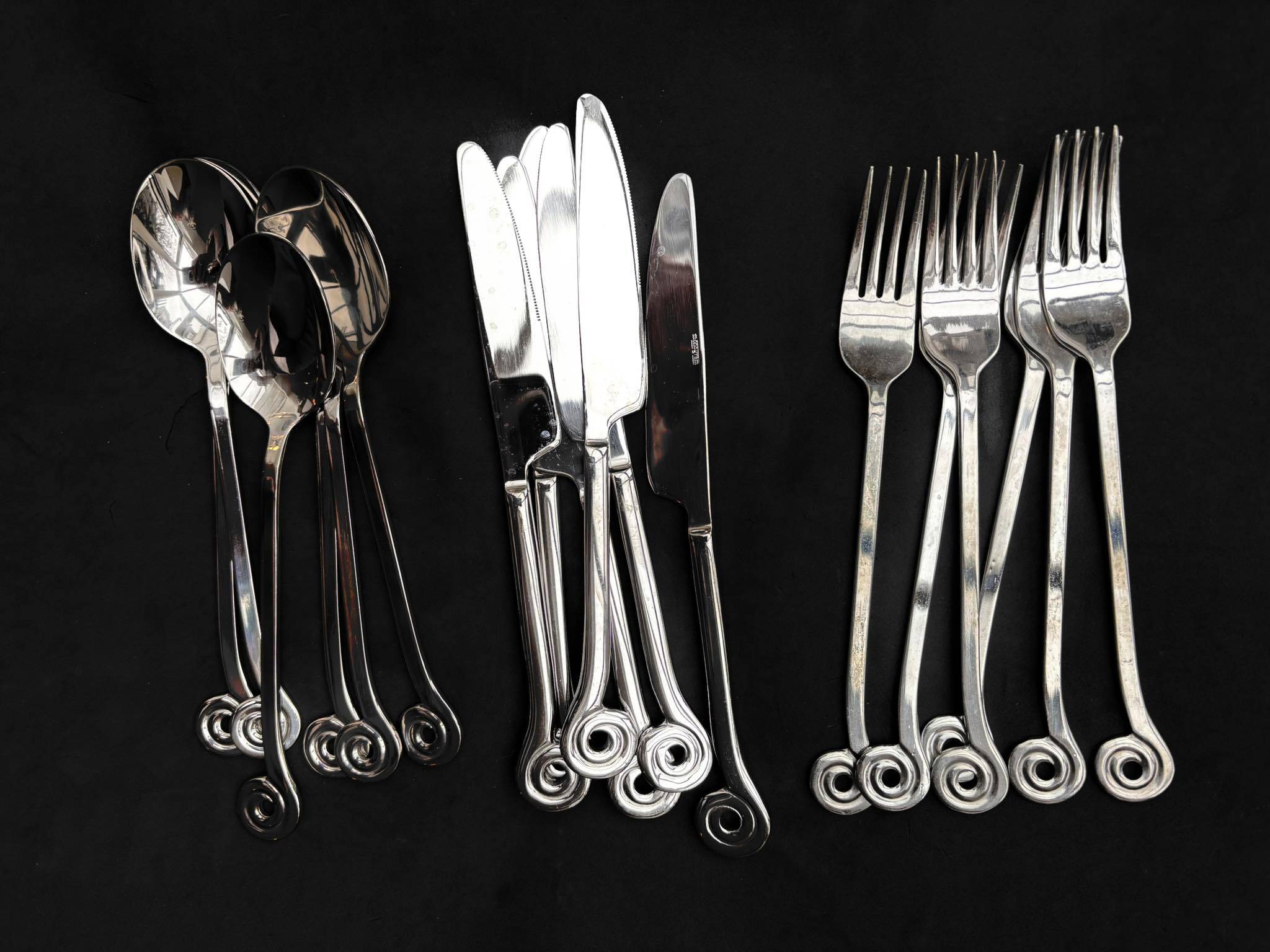 18-piece steel cutlery set