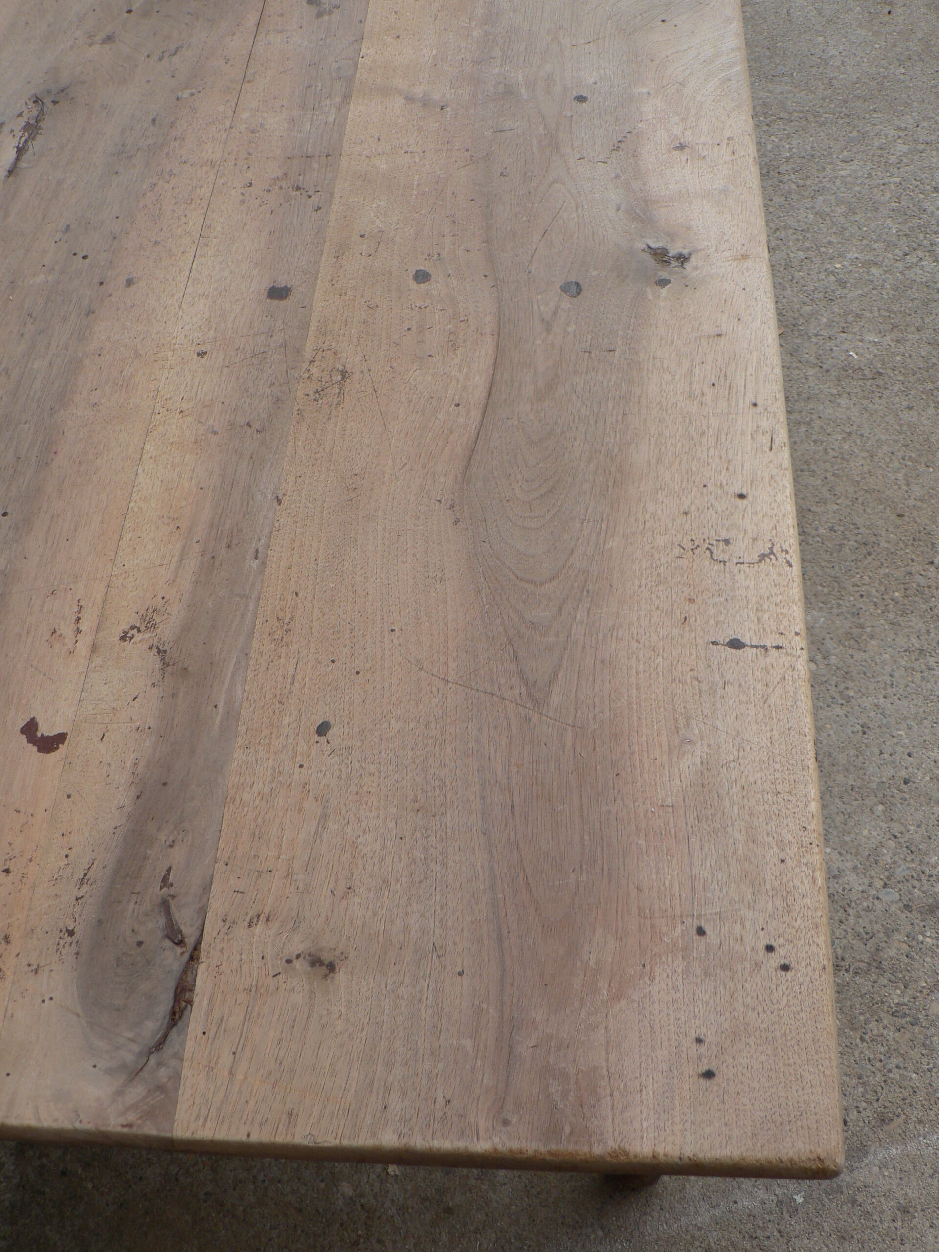 Table de ferme en noyer