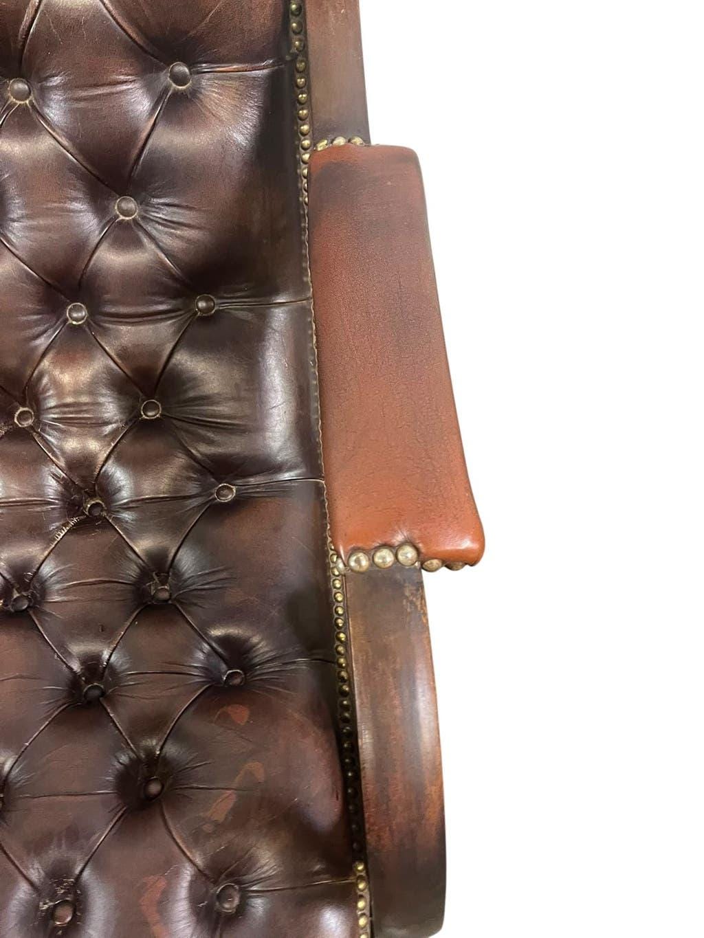 Vintage Chesterfield armchair in dark brown leather / single seat