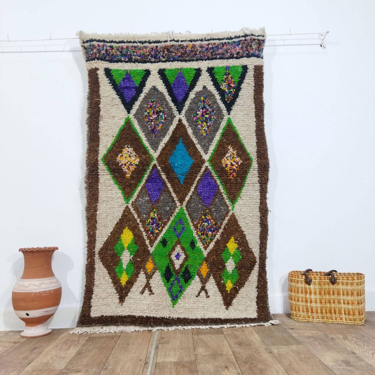 Handcrafted moroccan berber rug 178 x 114 cm