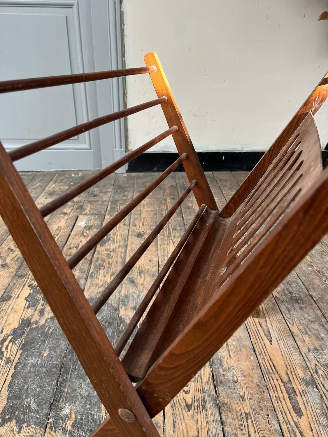 Cees Braakman magazine rack for Pastoe – 1960s