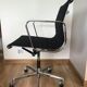 Fauteuil modèle EA117 de Charles et Ray Eames édition Vitra