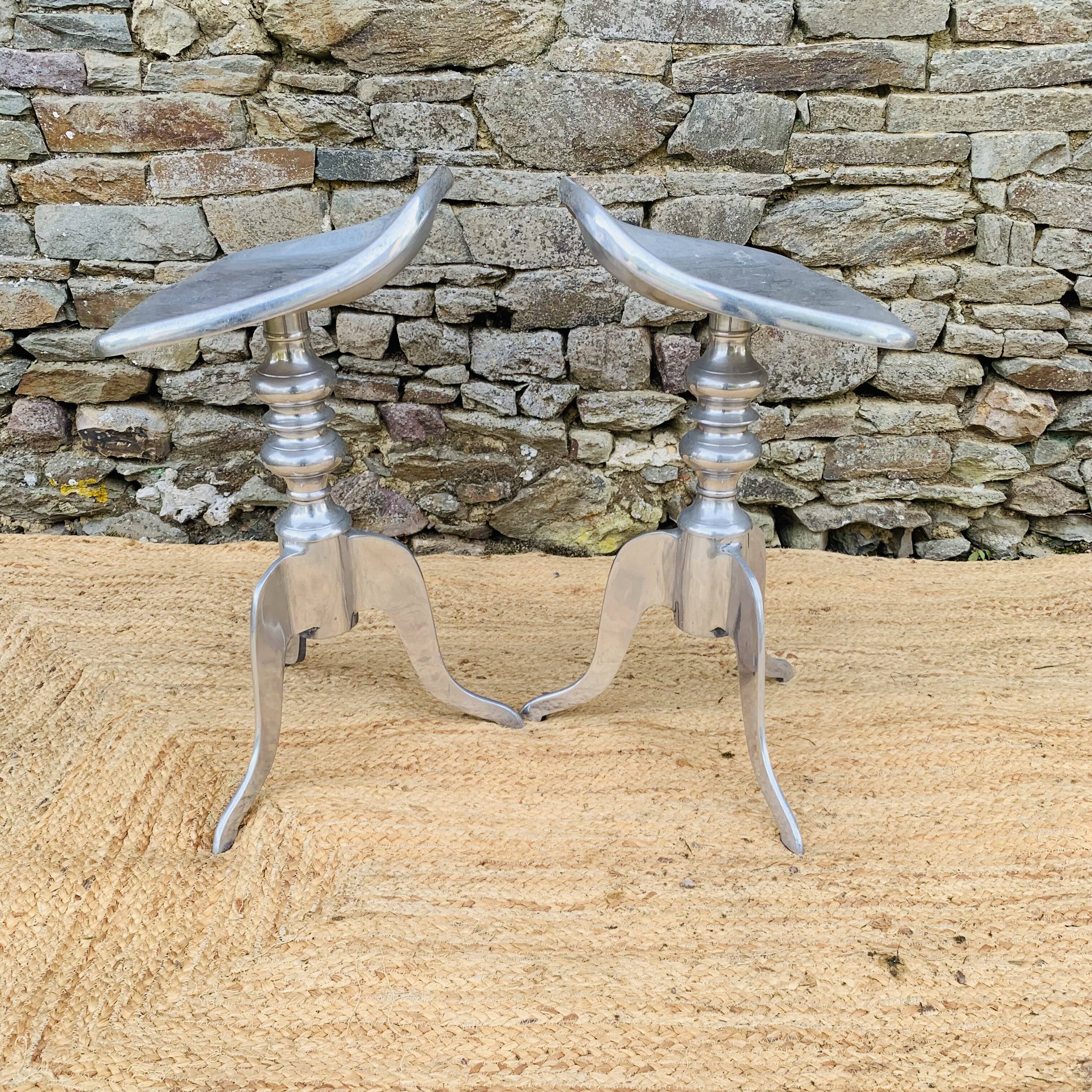 Paire de tabourets en aluminium