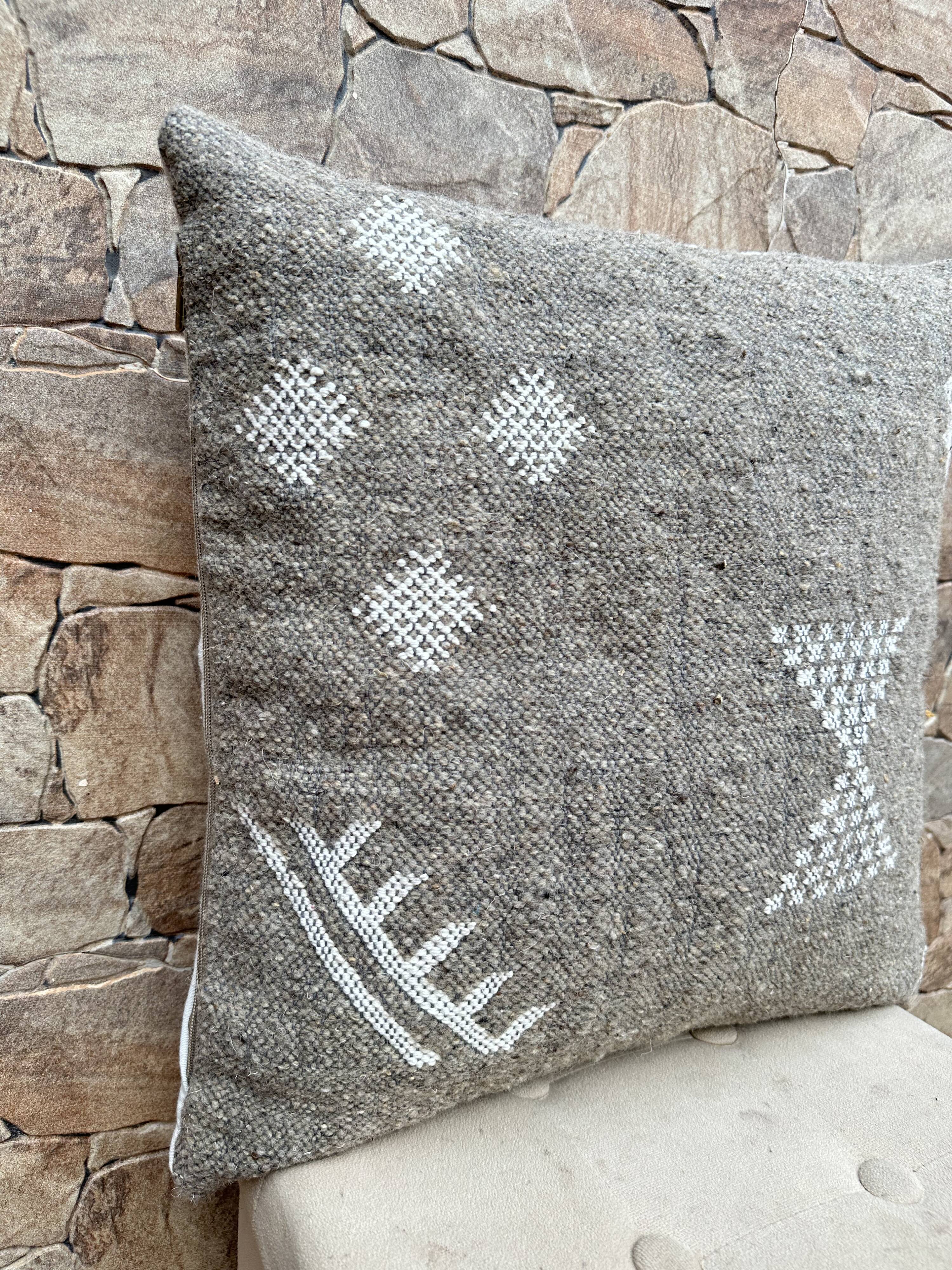 Moroccan kilim cushion cover handmade: Berber wool cushion